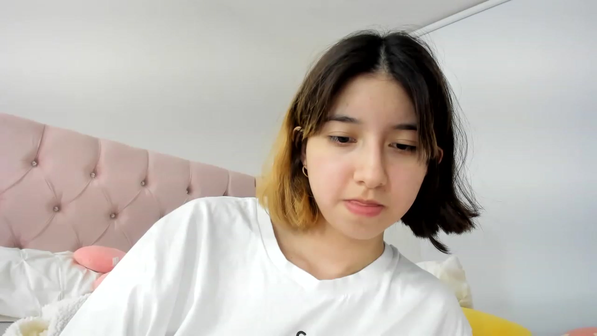 Gallery image thumbnail from Cherrycute666's myfreecams stream on, 11/24/2022, 12:54 image 2 of 20