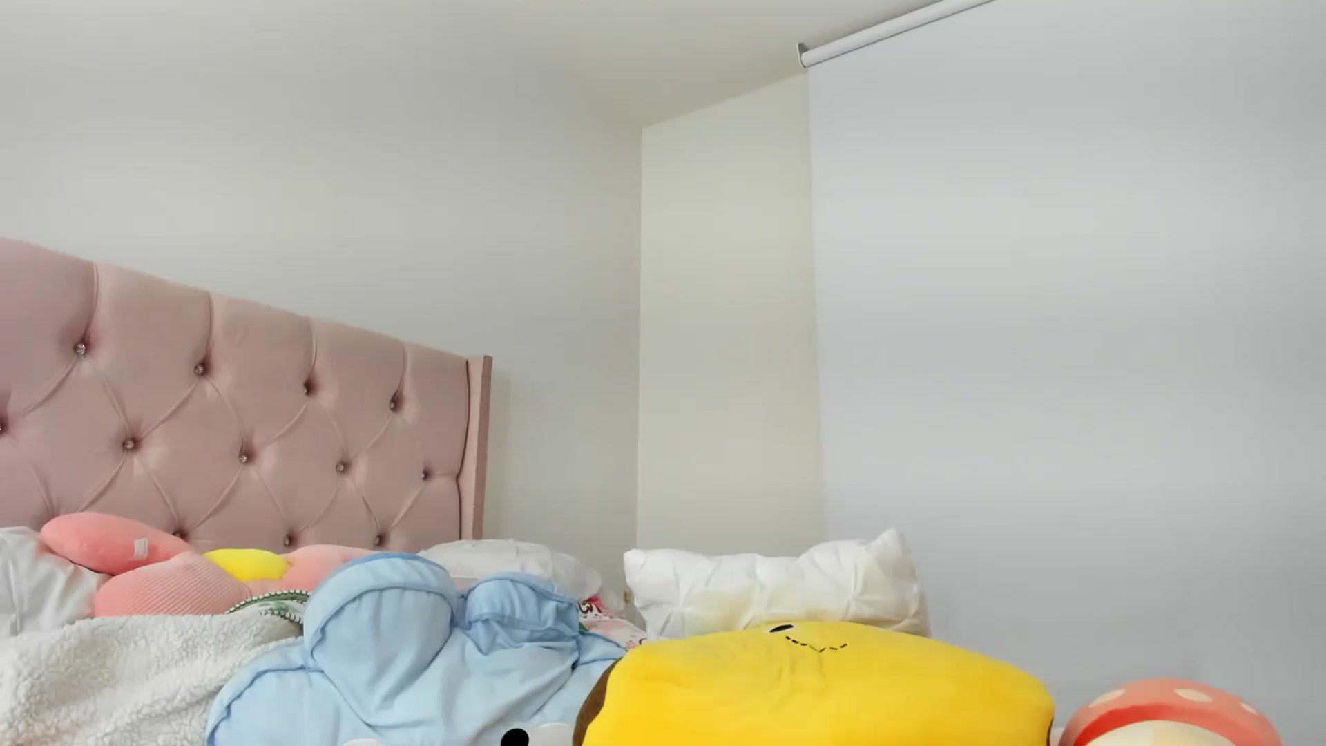 Gallery image thumbnail from Cherrycute666's myfreecams stream on, 11/24/2022, 12:54 image 5 of 20
