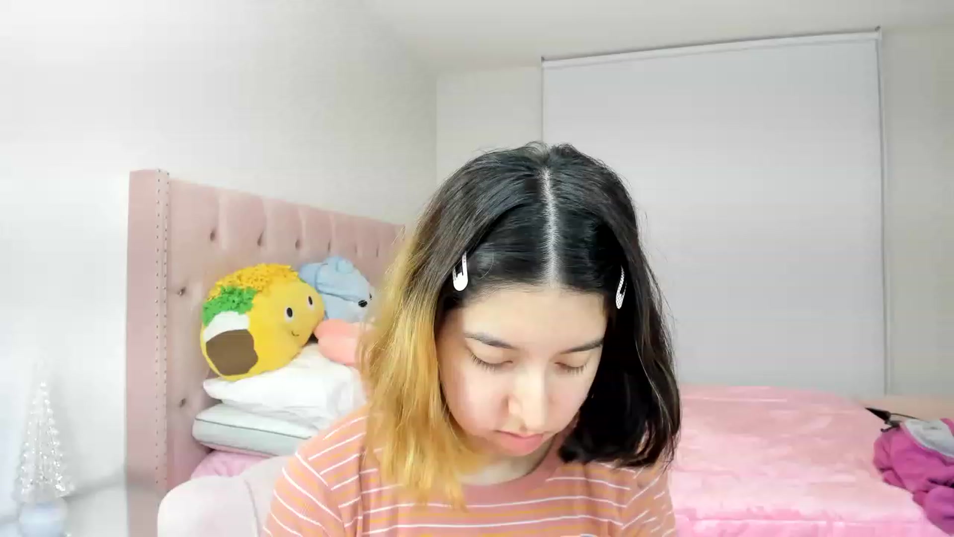 Gallery image thumbnail from Cherrycute666's myfreecams stream on, 11/25/2022, 03:10 image 18 of 20