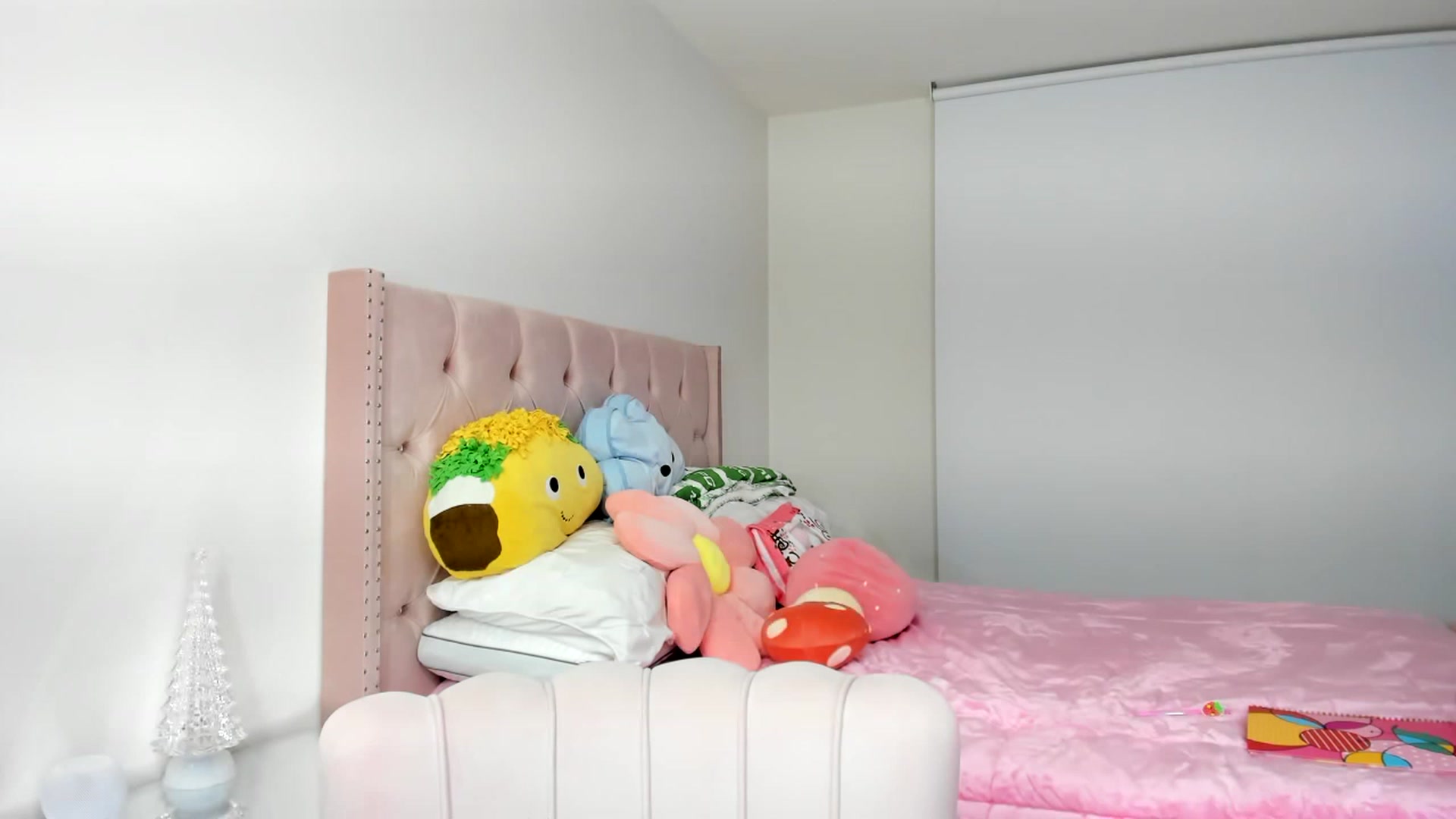 Gallery image thumbnail from Cherrycute666's myfreecams stream on, 11/25/2022, 05:50 image 13 of 20