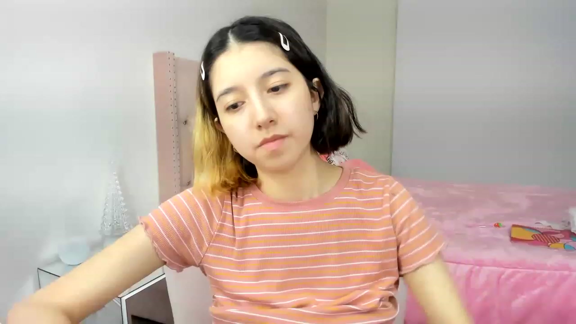Gallery image thumbnail from Cherrycute666's myfreecams stream on, 11/25/2022, 05:50 image 15 of 20