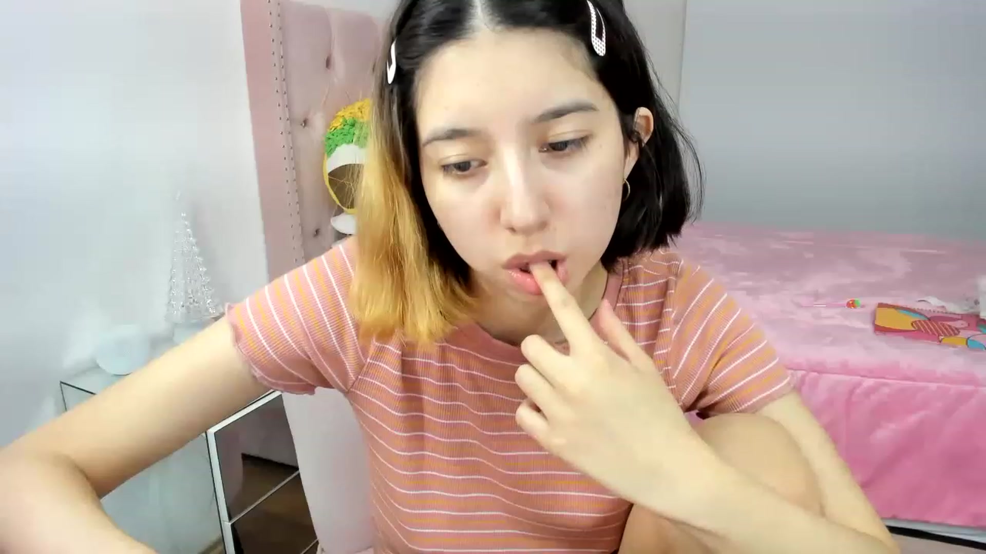 Gallery image thumbnail from Cherrycute666's myfreecams stream on, 11/25/2022, 05:50 image 17 of 20