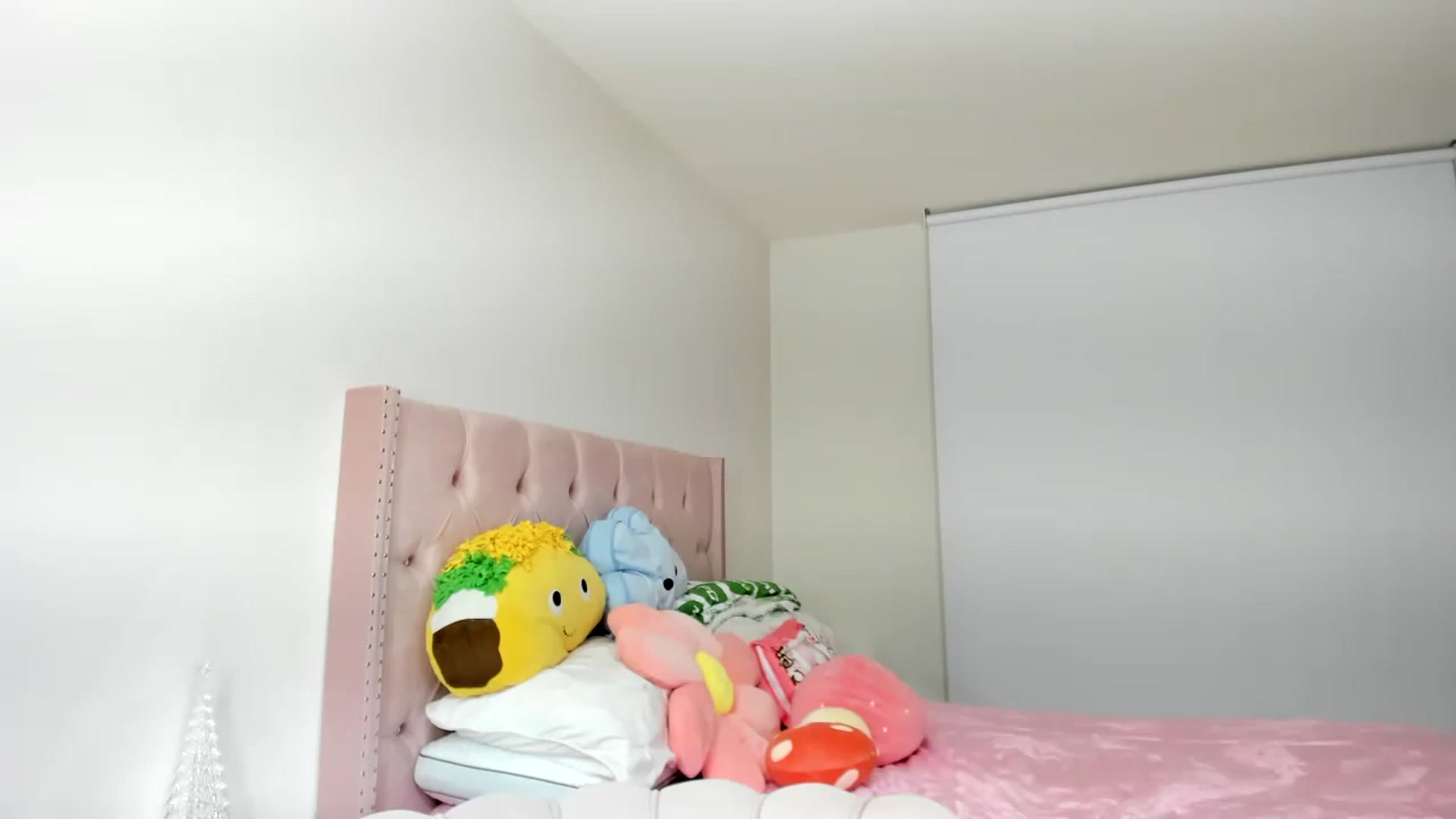Gallery image thumbnail from Cherrycute666's myfreecams stream on, 11/25/2022, 05:50 image 12 of 20