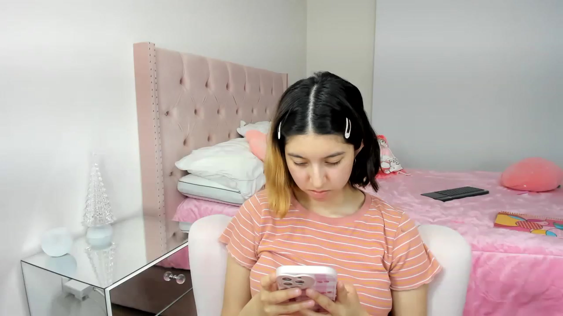 Gallery image thumbnail from Cherrycute666's myfreecams stream on, 11/25/2022, 07:32 image 8 of 20