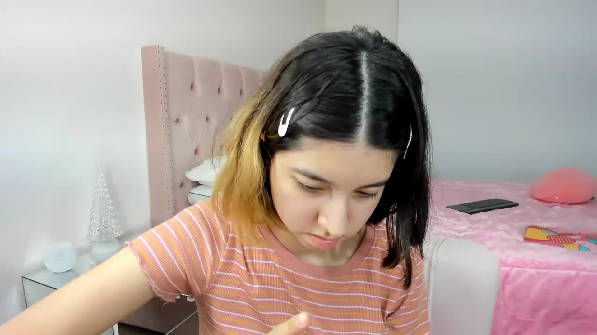 Gallery image thumbnail from Cherrycute666's myfreecams stream on, 11/25/2022, 07:32 image 10 of 20