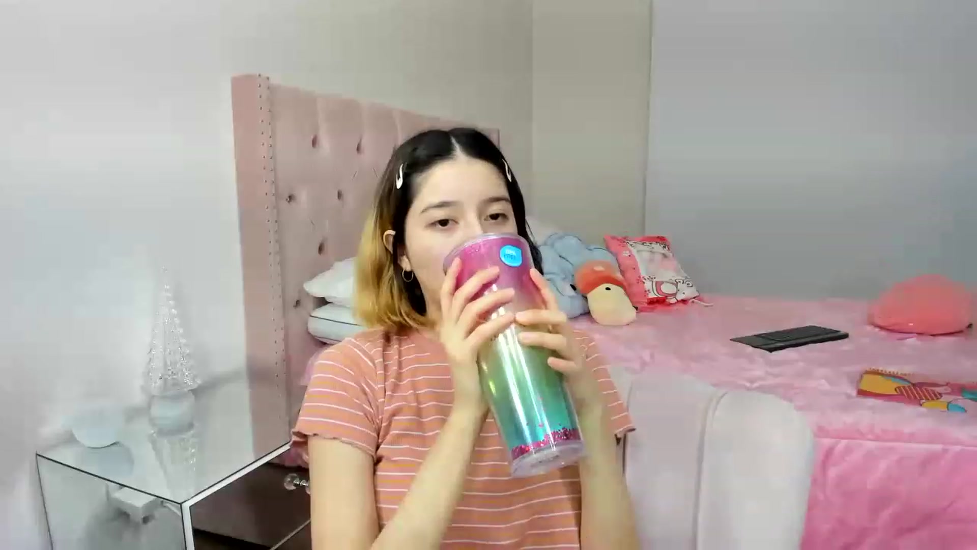 Gallery image thumbnail from Cherrycute666's myfreecams stream on, 11/25/2022, 07:32 image 12 of 20