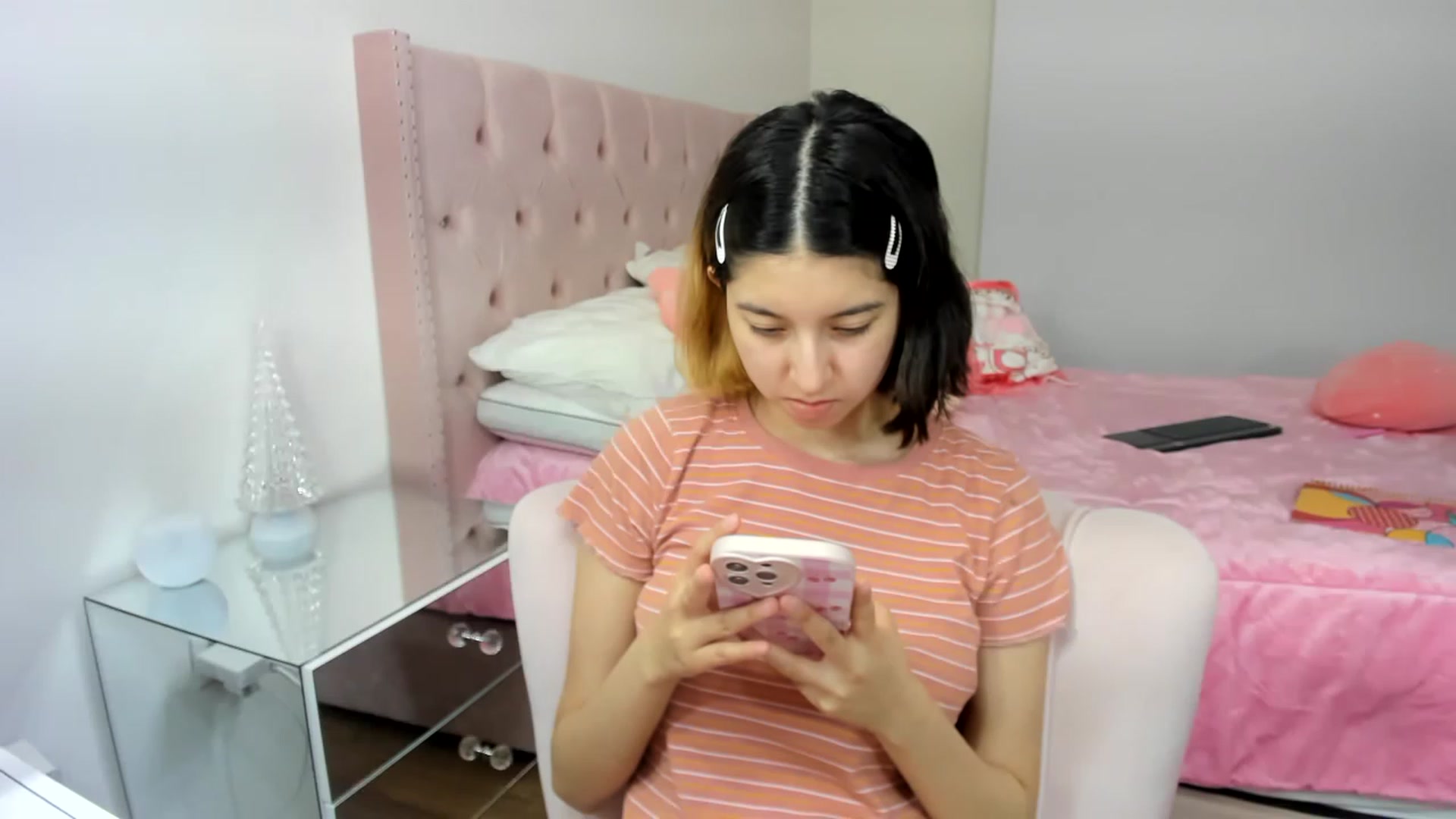 Gallery image thumbnail from Cherrycute666's myfreecams stream on, 11/25/2022, 08:16 image 12 of 20