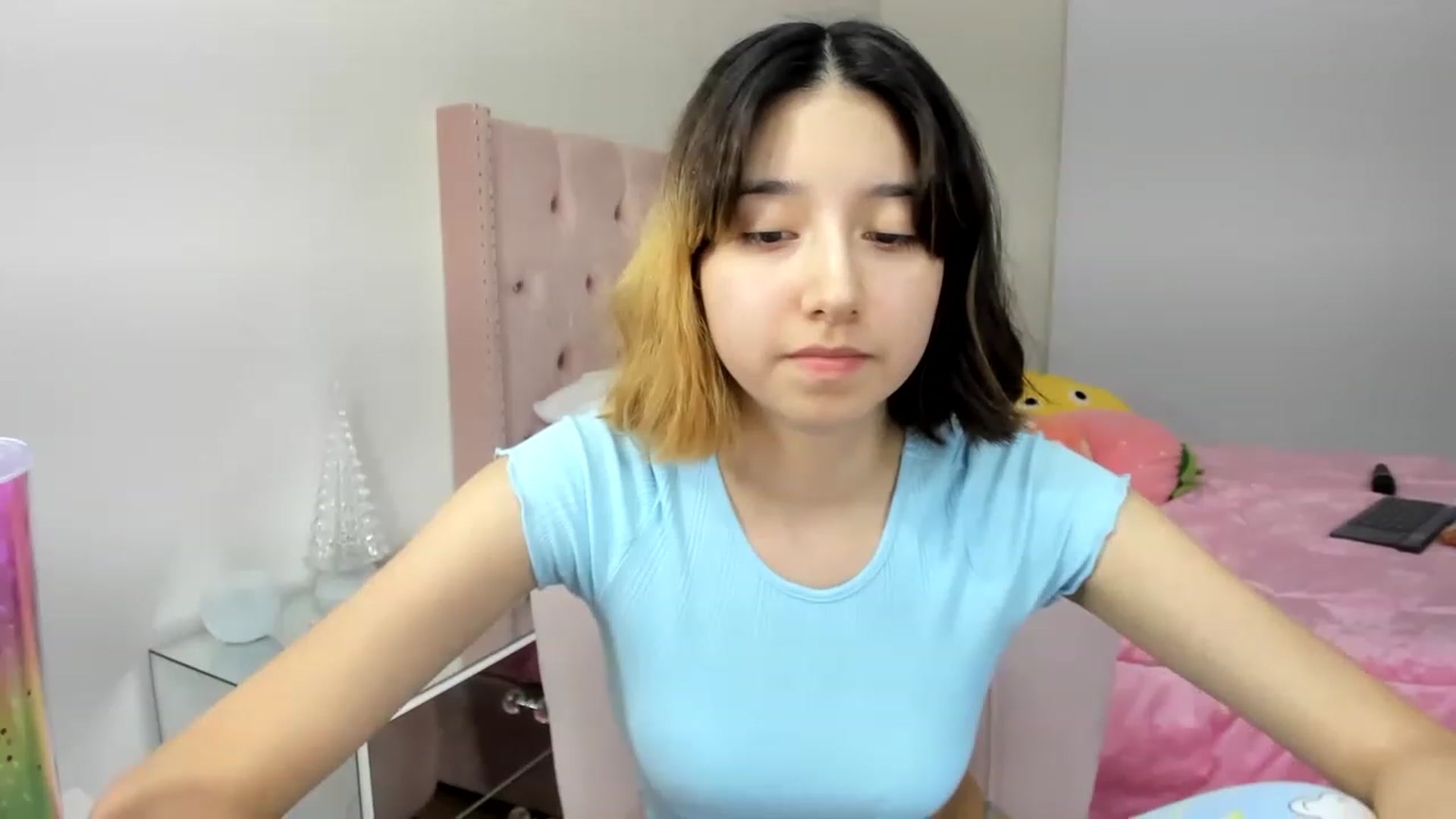 Gallery image thumbnail from Cherrycute666's myfreecams stream on, 11/25/2022, 12:03 image 19 of 20