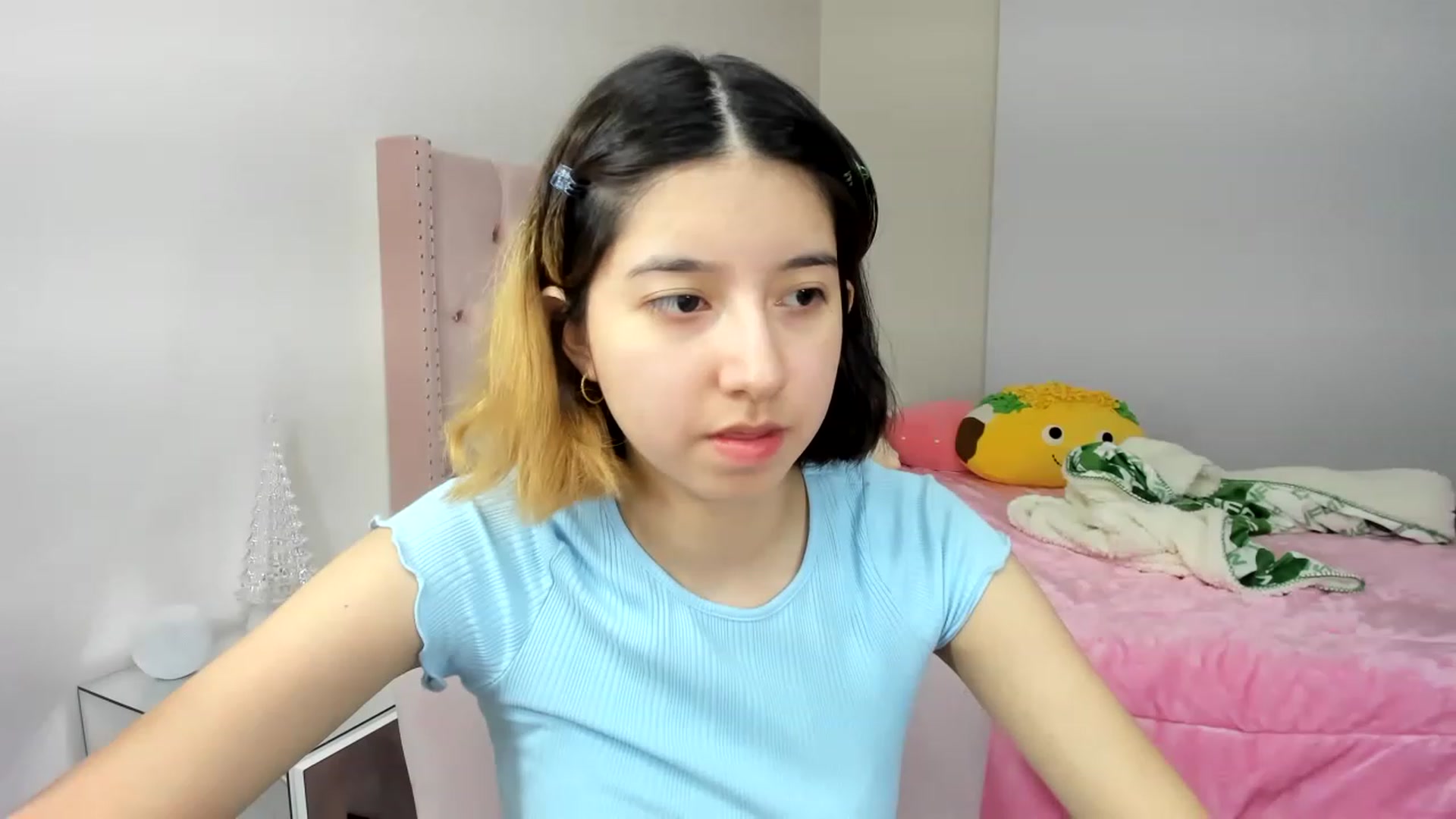 Gallery image thumbnail from Cherrycute666's myfreecams stream on, 11/26/2022, 03:01 image 4 of 20