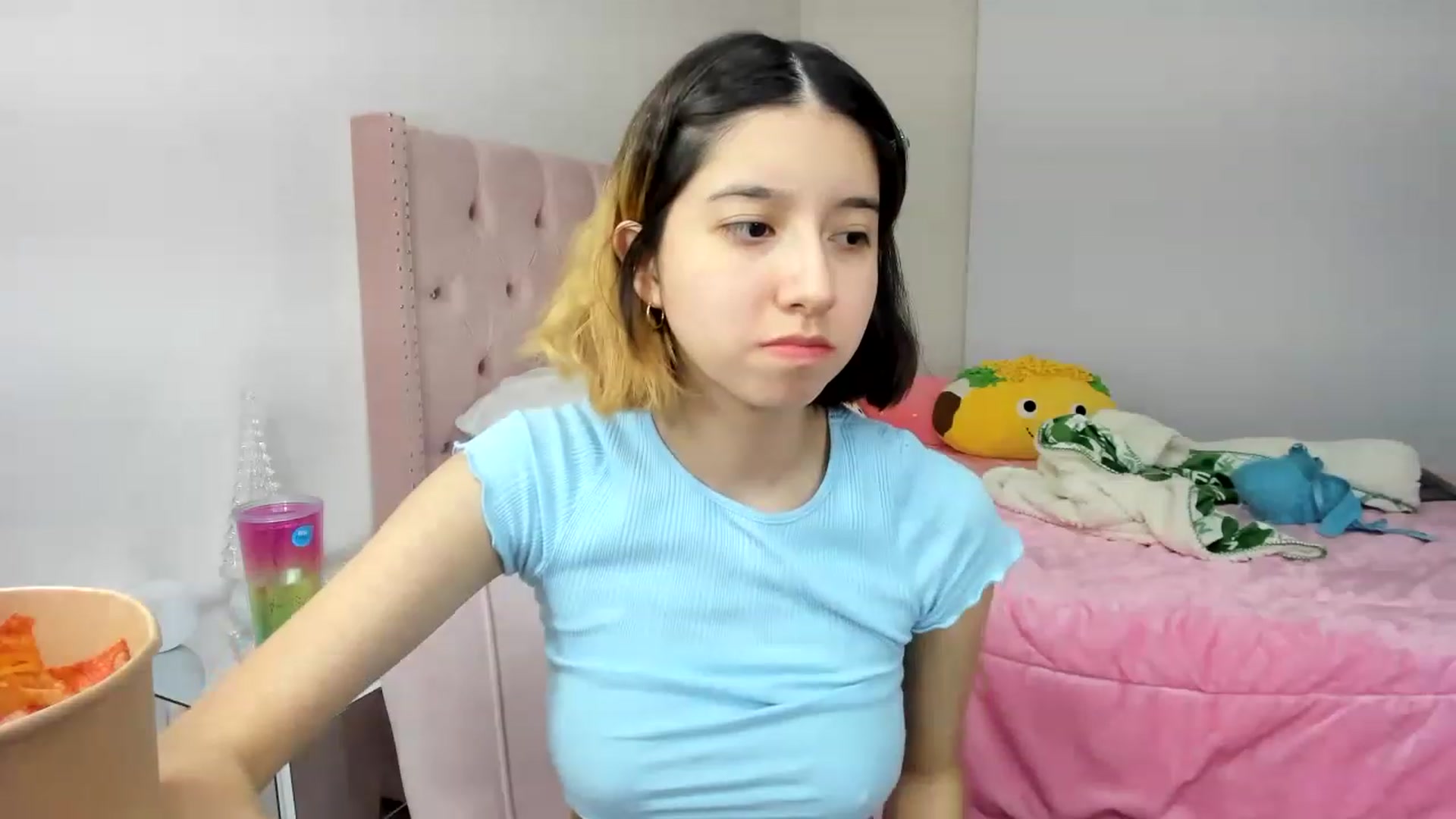 Gallery image thumbnail from Cherrycute666's myfreecams stream on, 11/26/2022, 03:01 image 15 of 20