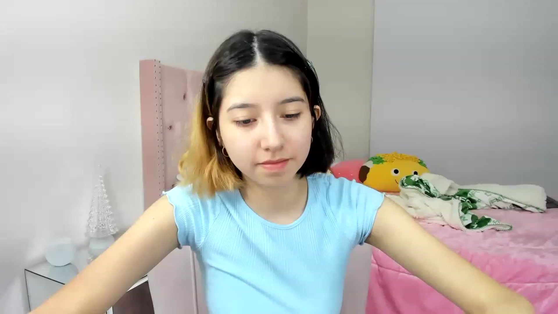 Gallery image thumbnail from Cherrycute666's myfreecams stream on, 11/26/2022, 03:01 image 6 of 20