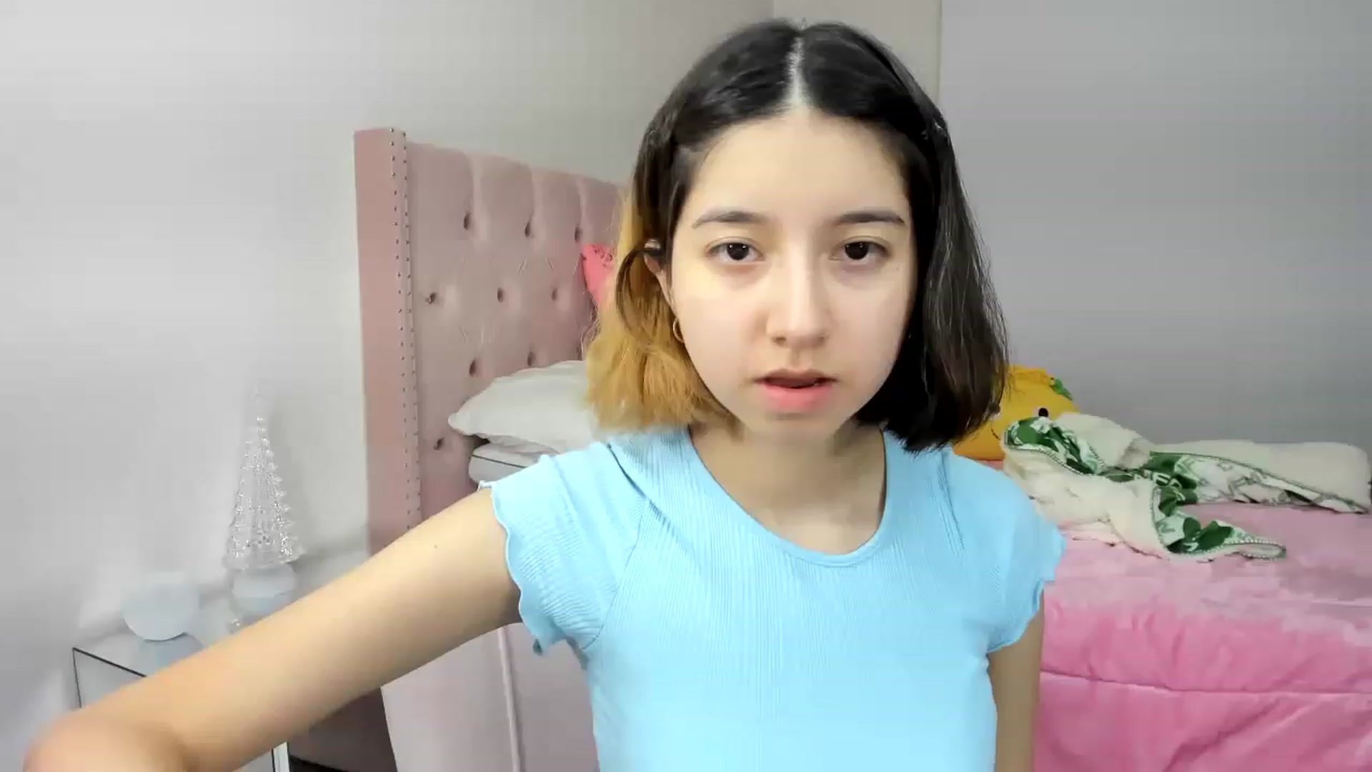 Gallery image thumbnail from Cherrycute666's myfreecams stream on, 11/26/2022, 03:01 image 1 of 20