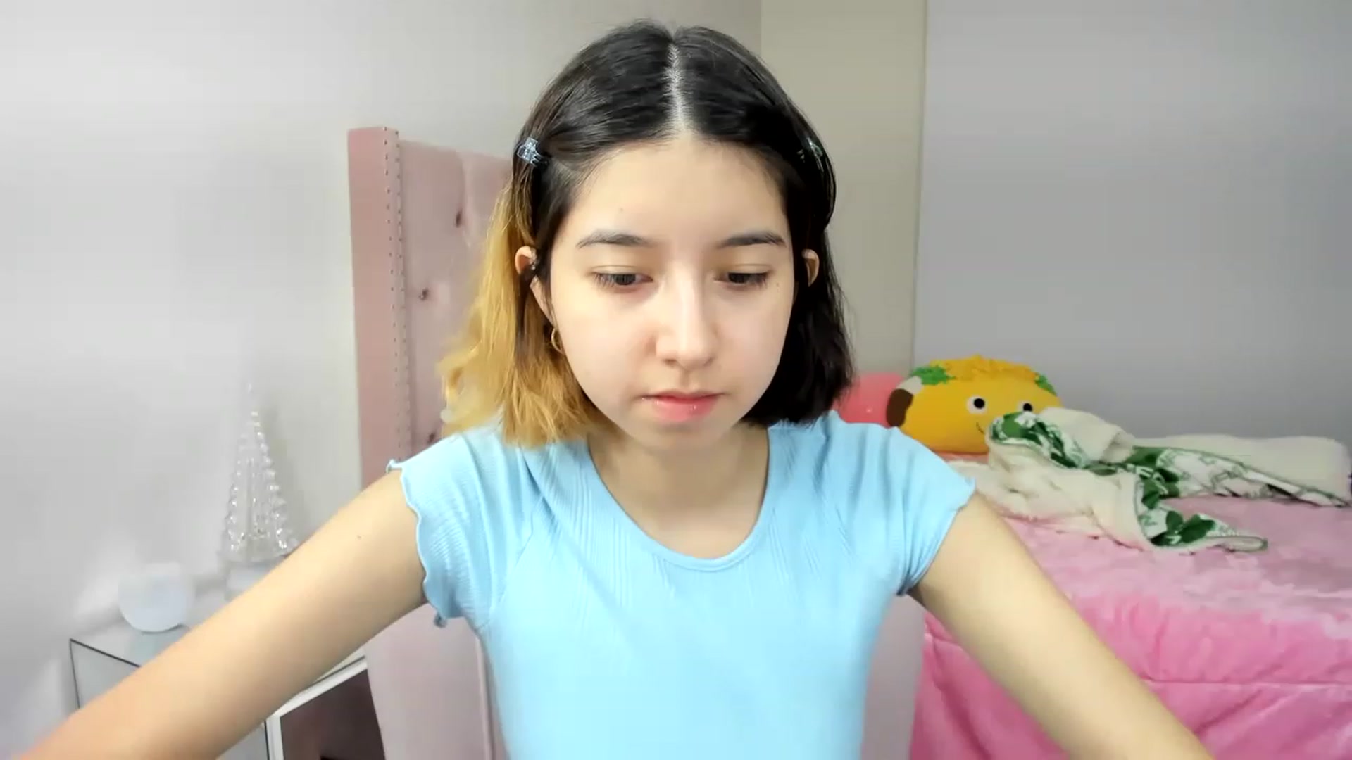 Gallery image thumbnail from Cherrycute666's myfreecams stream on, 11/26/2022, 03:01 image 3 of 20