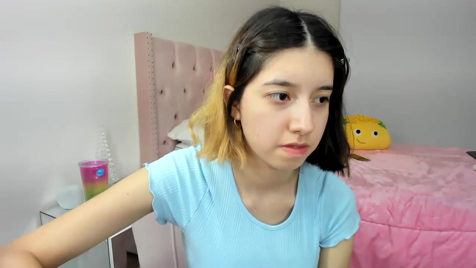 Gallery image thumbnail from Cherrycute666's myfreecams stream on, 11/26/2022, 05:40 image 8 of 20