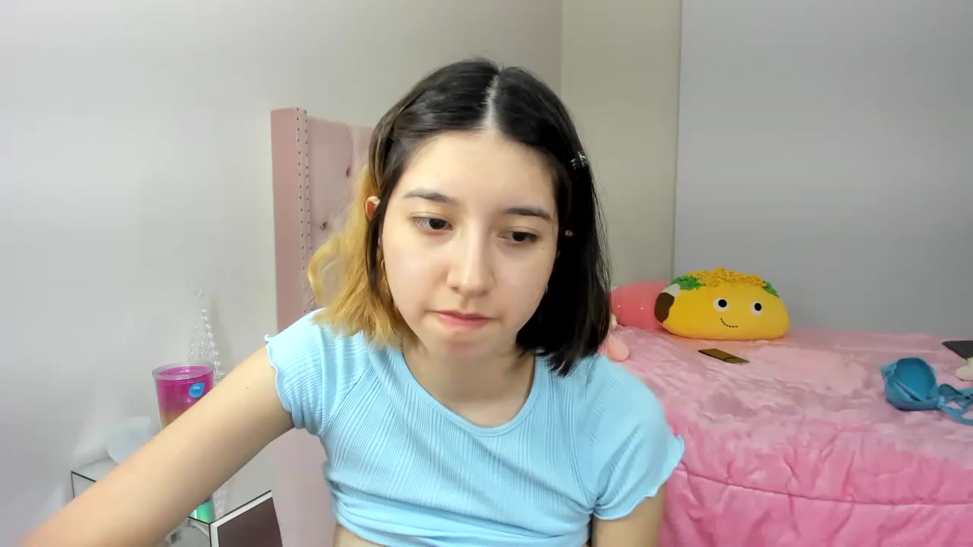 Gallery image thumbnail from Cherrycute666's myfreecams stream on, 11/26/2022, 05:40 image 5 of 20