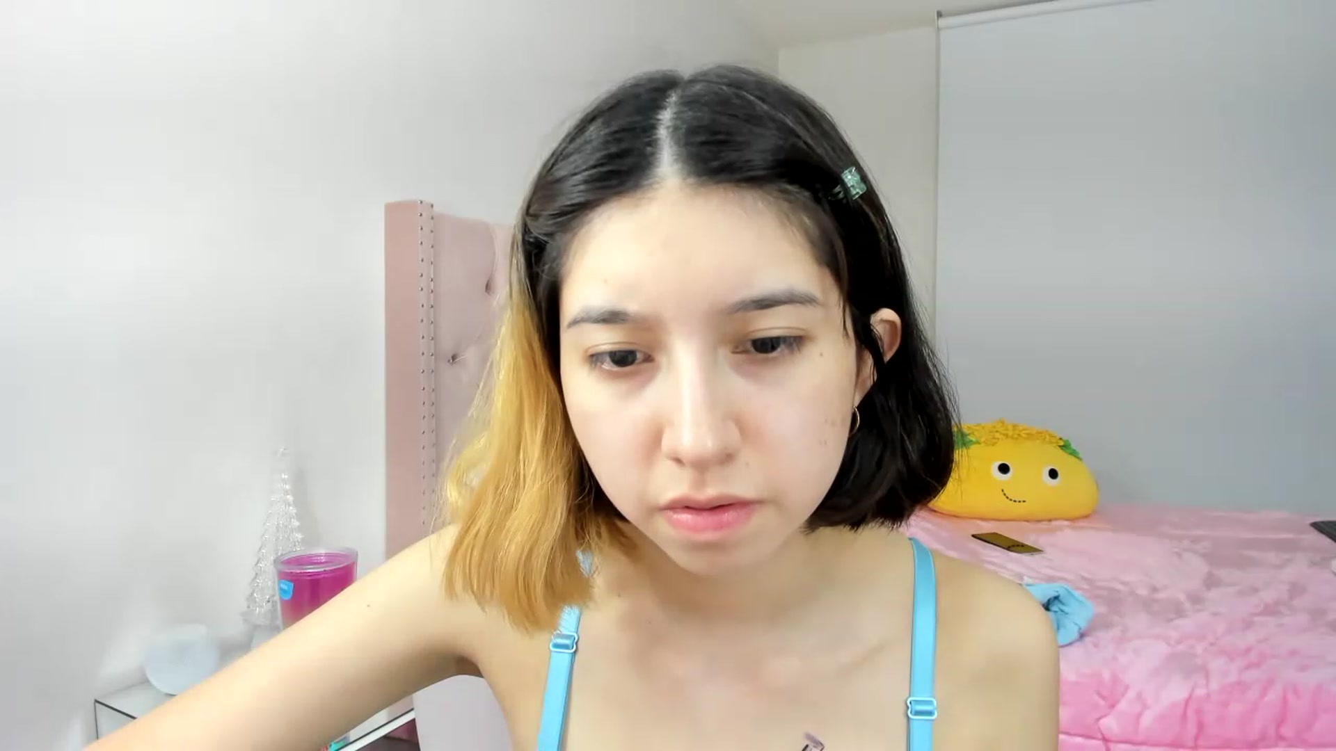 Gallery image thumbnail from Cherrycute666's myfreecams stream on, 11/26/2022, 05:40 image 16 of 20