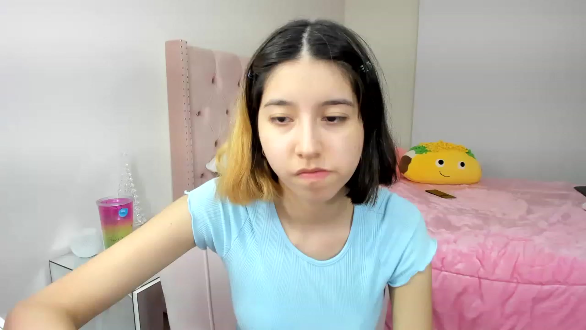 Gallery image thumbnail from Cherrycute666's myfreecams stream on, 11/26/2022, 05:40 image 9 of 20