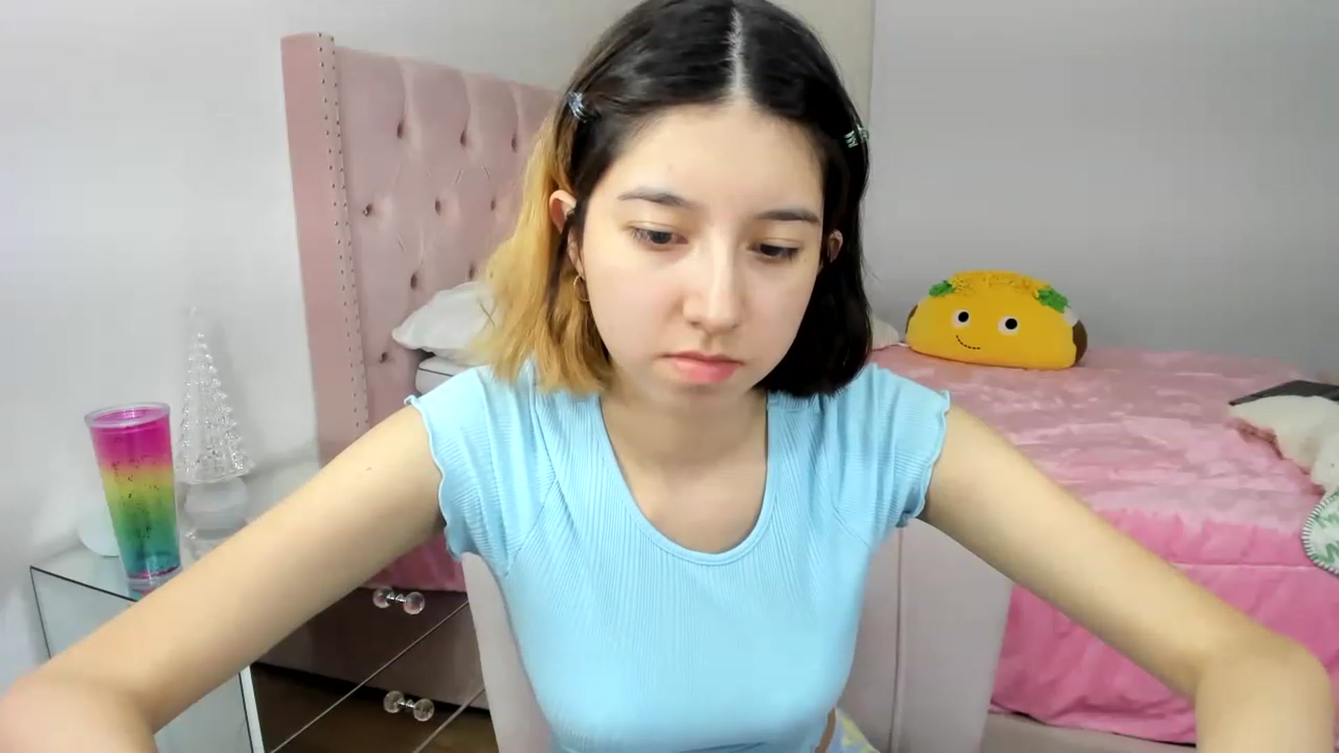 Gallery image thumbnail from Cherrycute666's myfreecams stream on, 11/26/2022, 08:30 image 7 of 20