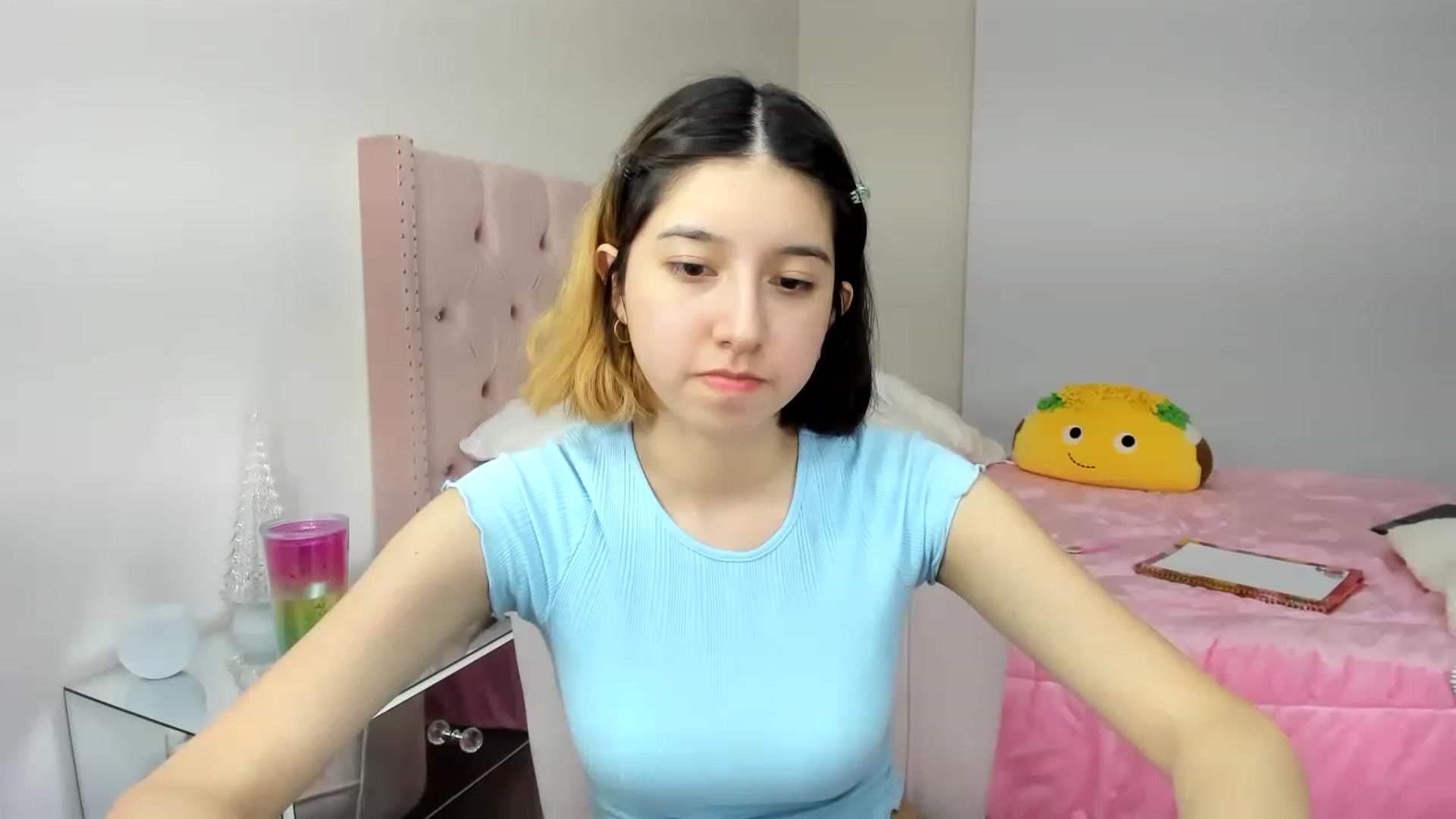 Gallery image thumbnail from Cherrycute666's myfreecams stream on, 11/26/2022, 08:30 image 15 of 20