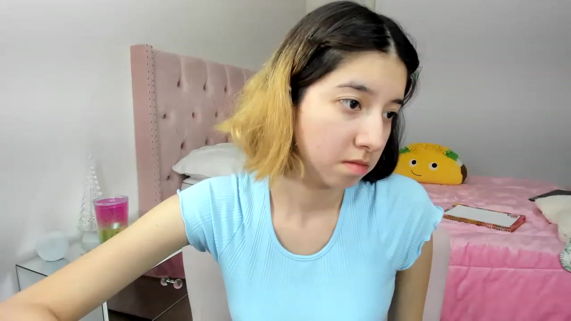 Gallery image thumbnail from Cherrycute666's myfreecams stream on, 11/26/2022, 08:30 image 12 of 20