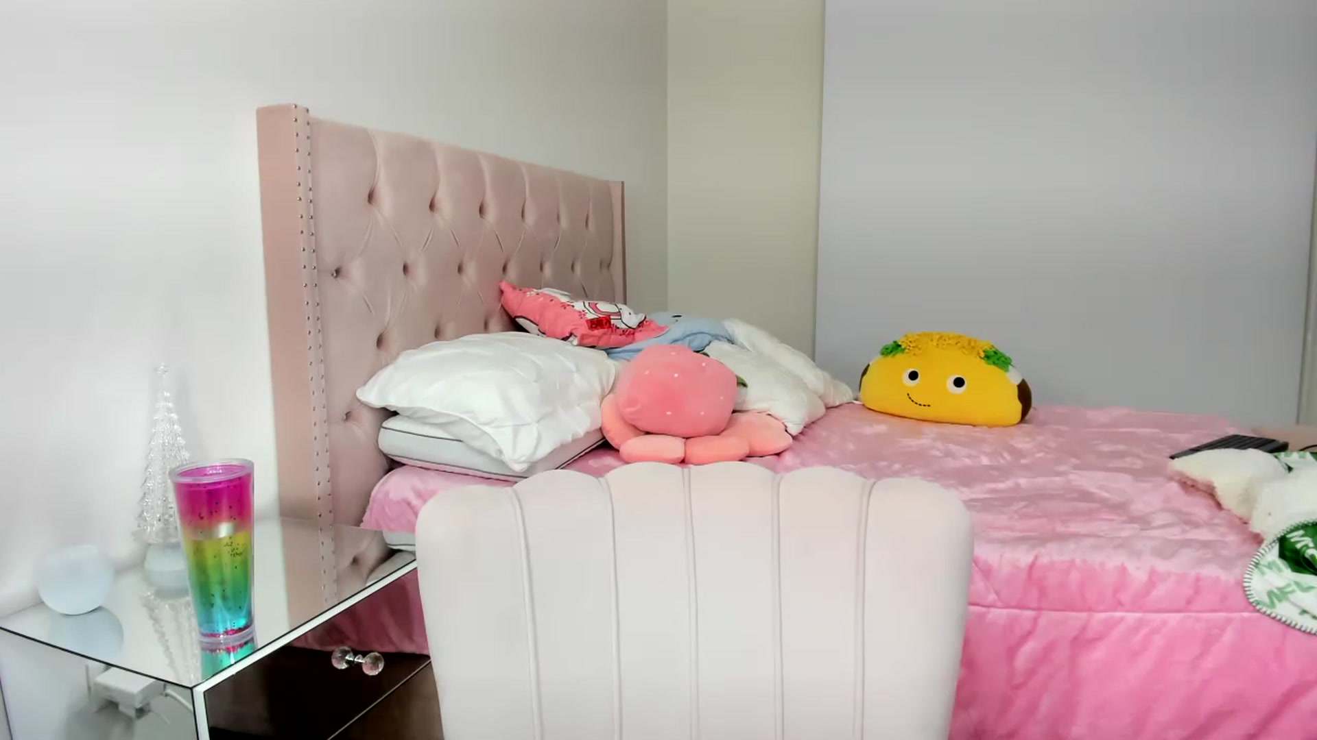 Gallery image thumbnail from Cherrycute666's myfreecams stream on, 11/26/2022, 08:30 image 10 of 20