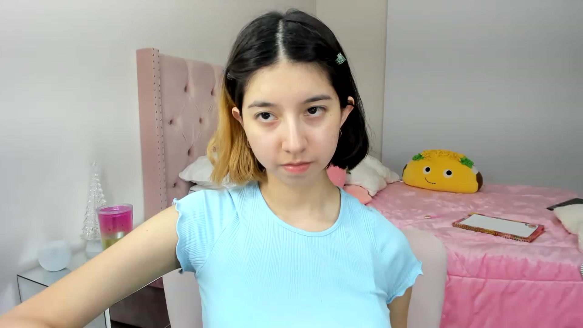 Gallery image thumbnail from Cherrycute666's myfreecams stream on, 11/26/2022, 08:30 image 16 of 20
