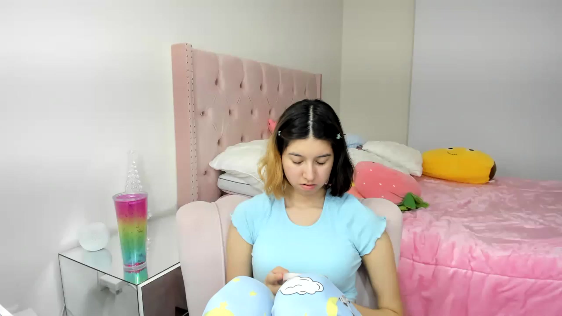 Gallery image thumbnail from Cherrycute666's myfreecams stream on, 11/26/2022, 11:00 image 1 of 20