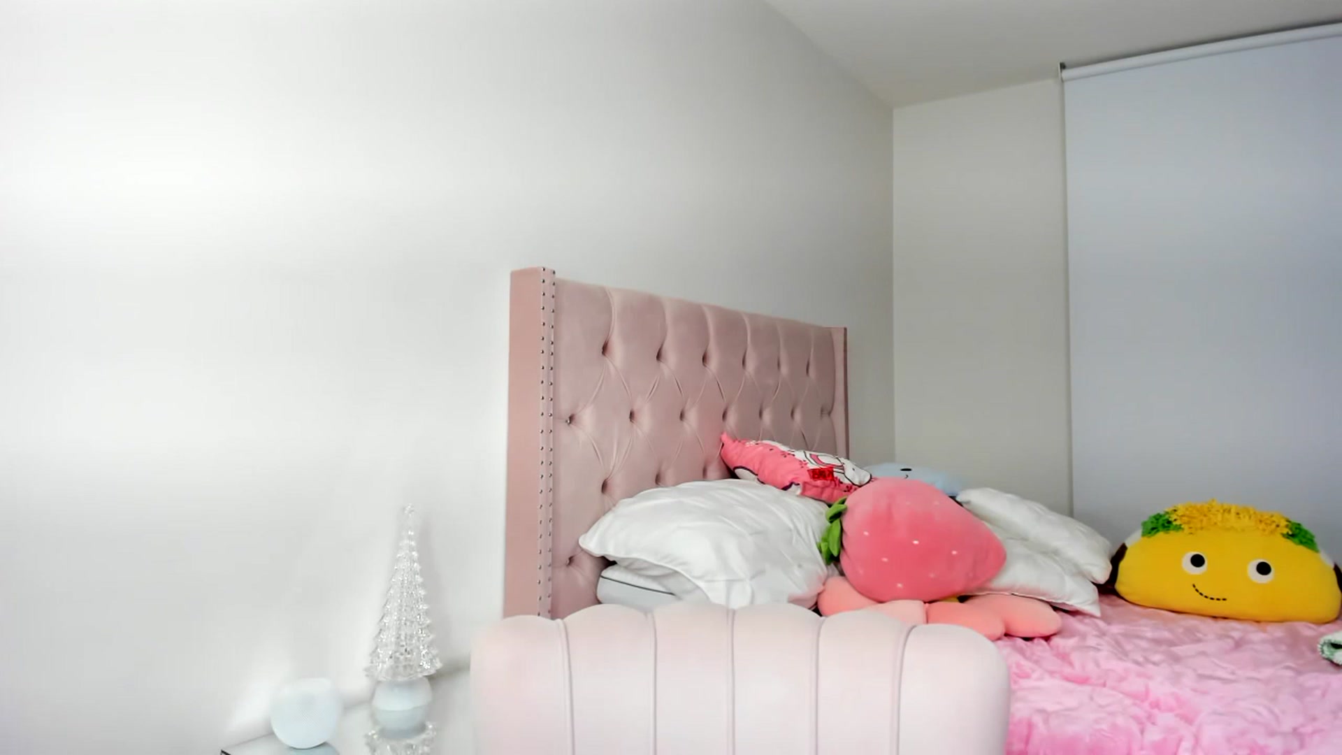 Gallery image thumbnail from Cherrycute666's myfreecams stream on, 11/26/2022, 11:00 image 14 of 20