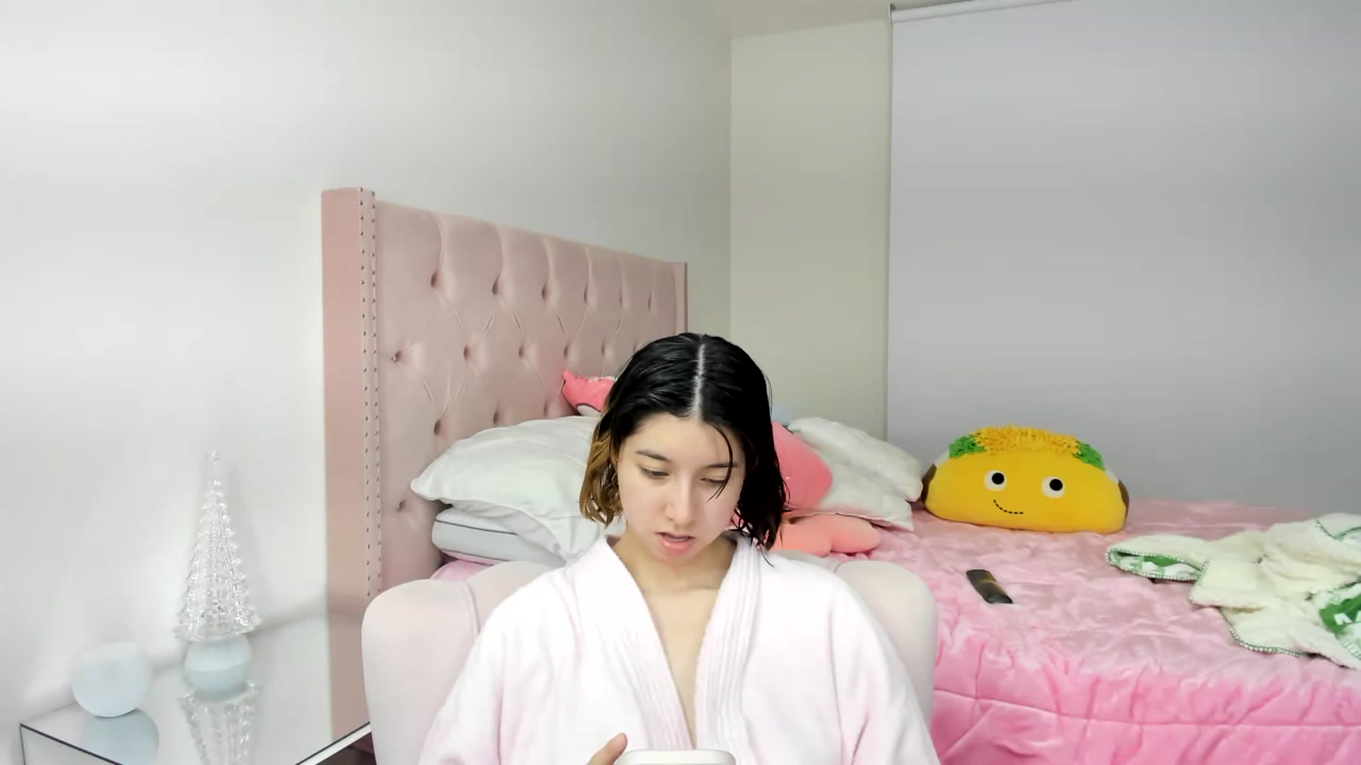 Gallery image thumbnail from Cherrycute666's myfreecams stream on, 11/26/2022, 11:00 image 20 of 20