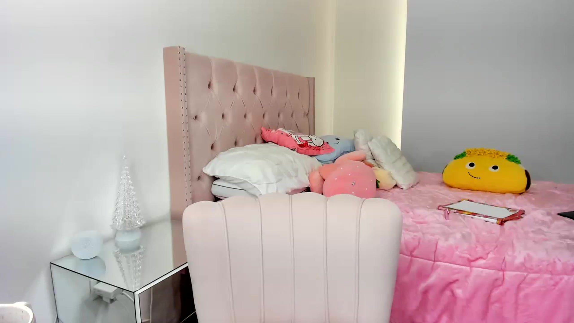 Gallery image thumbnail from Cherrycute666's myfreecams stream on, 11/26/2022, 14:42 image 15 of 20