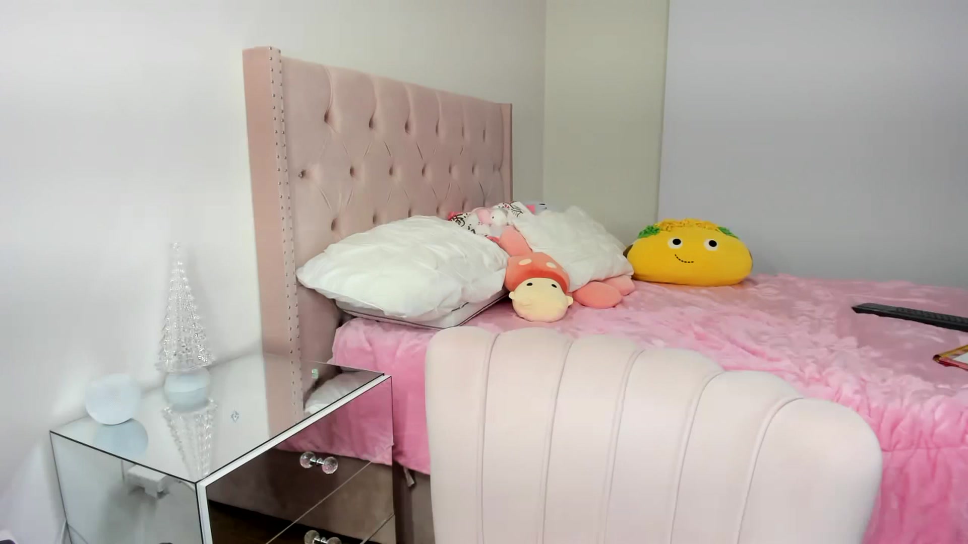 Gallery image thumbnail from Cherrycute666's myfreecams stream on, 11/27/2022, 03:05 image 9 of 20