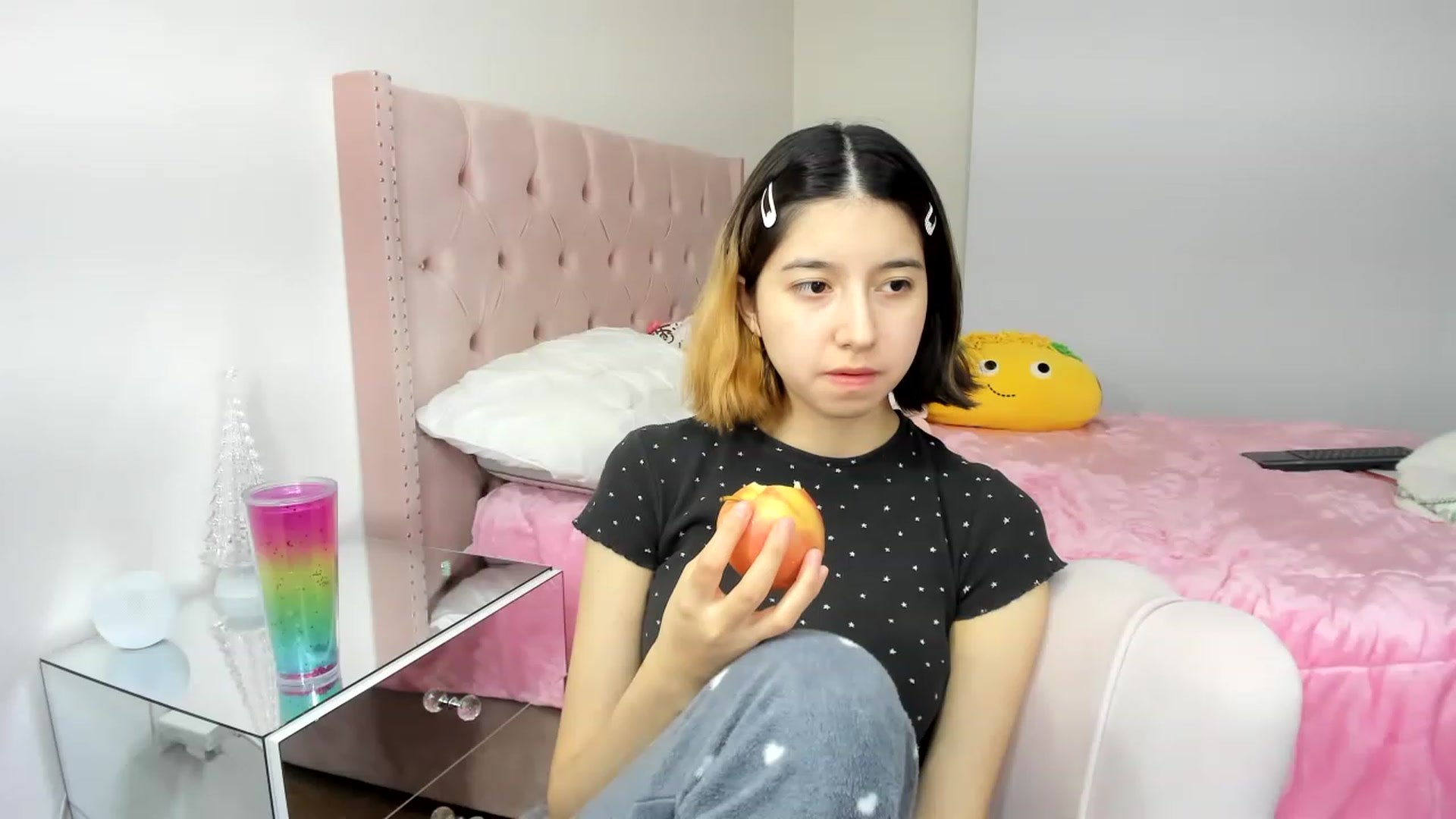 Gallery image thumbnail from Cherrycute666's myfreecams stream on, 11/27/2022, 03:05 image 2 of 20
