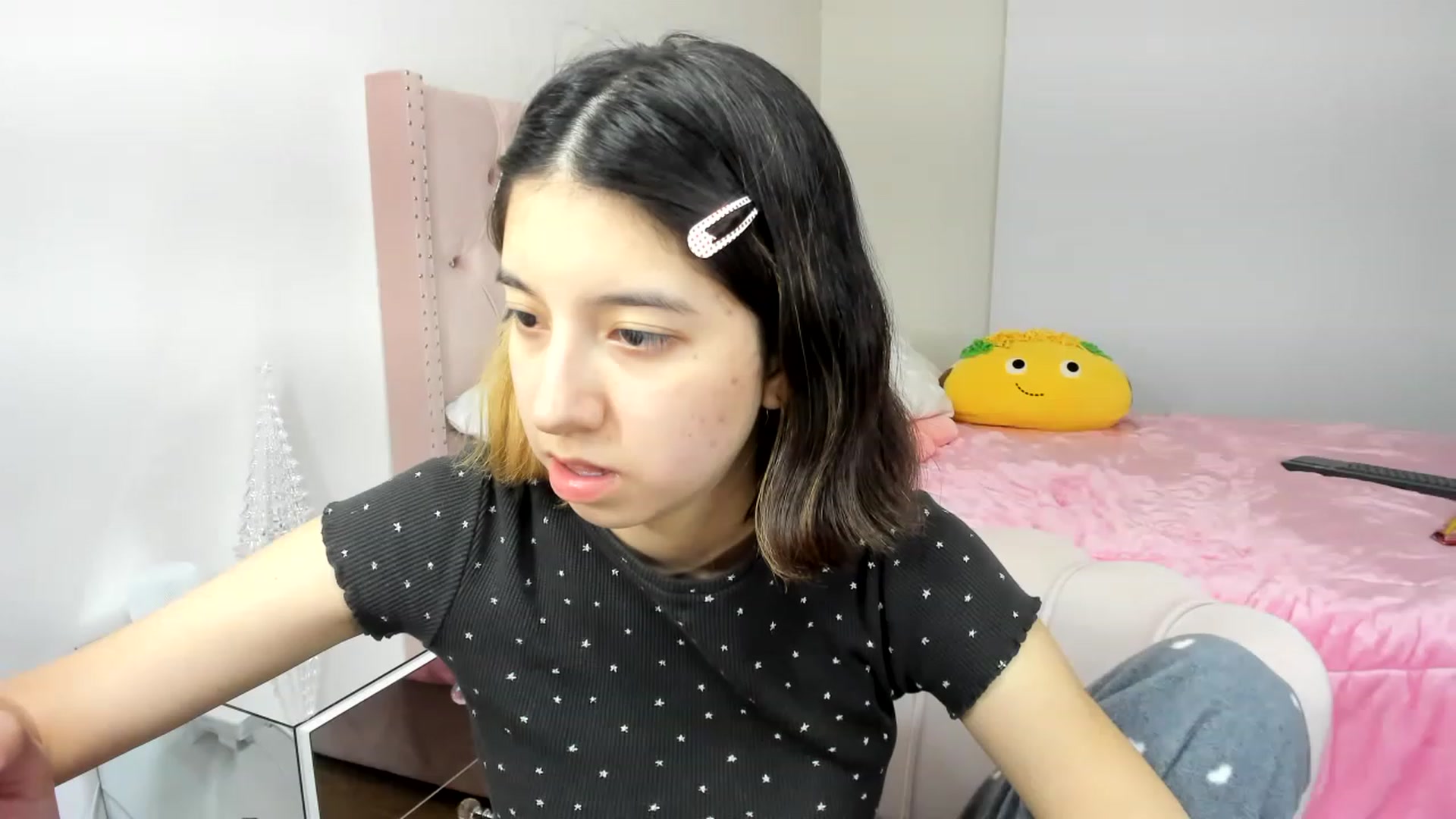 Gallery image thumbnail from Cherrycute666's myfreecams stream on, 11/27/2022, 03:05 image 7 of 20