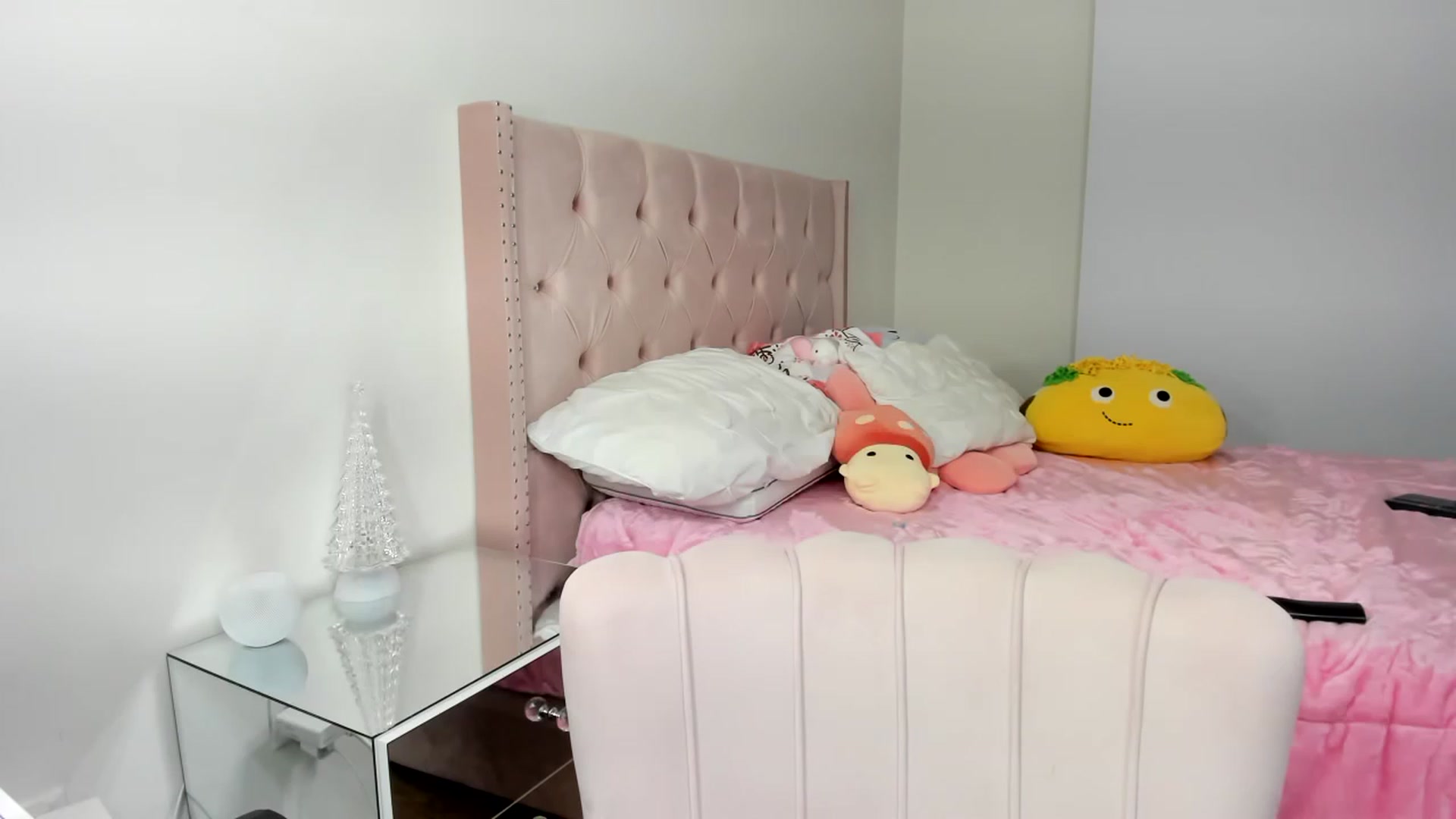 Gallery image thumbnail from Cherrycute666's myfreecams stream on, 11/27/2022, 03:05 image 20 of 20