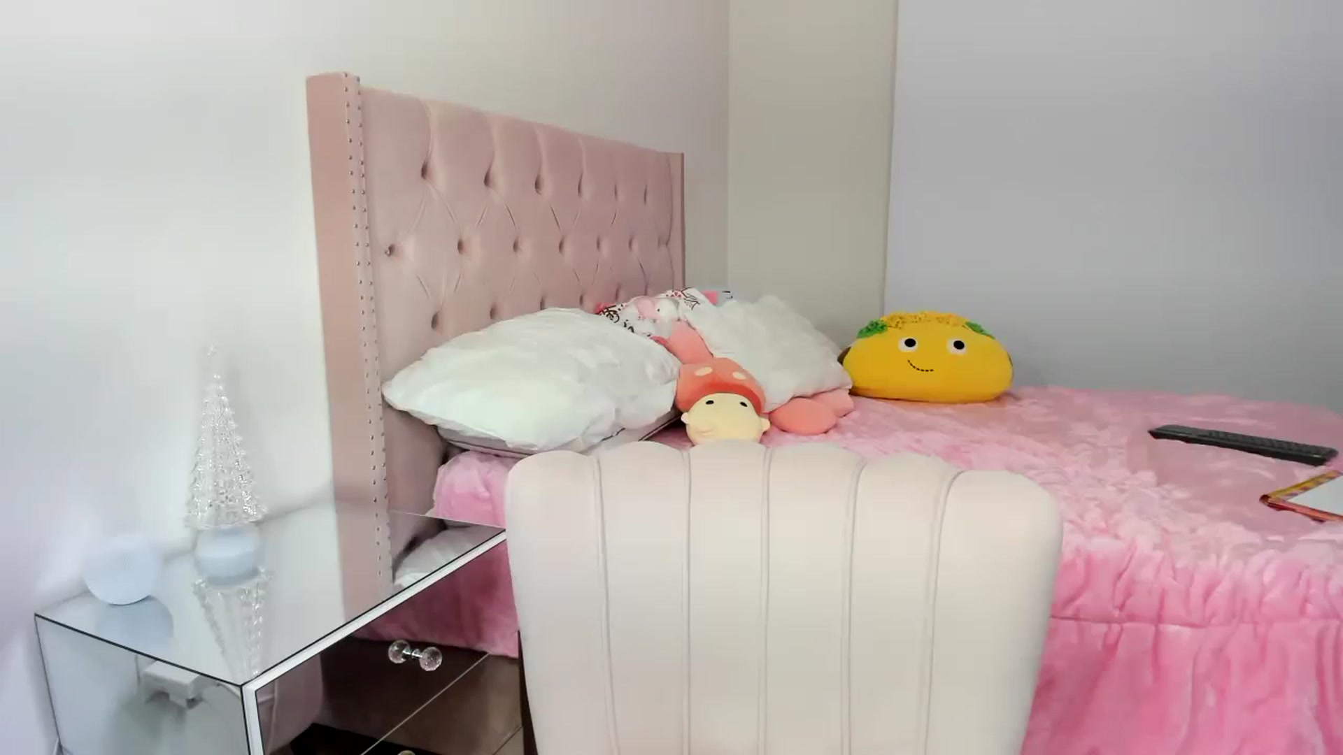 Gallery image thumbnail from Cherrycute666's myfreecams stream on, 11/27/2022, 03:05 image 15 of 20
