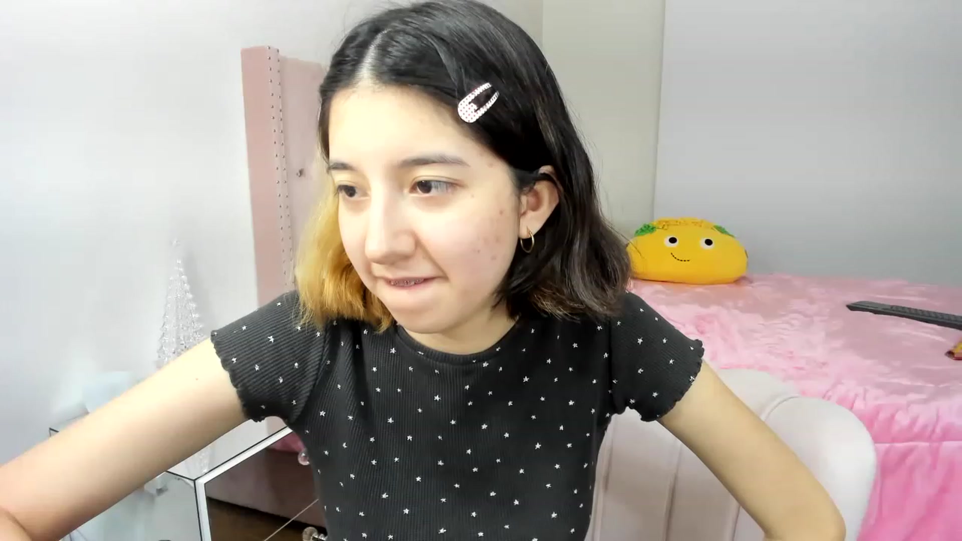 Gallery image thumbnail from Cherrycute666's myfreecams stream on, 11/27/2022, 03:05 image 8 of 20