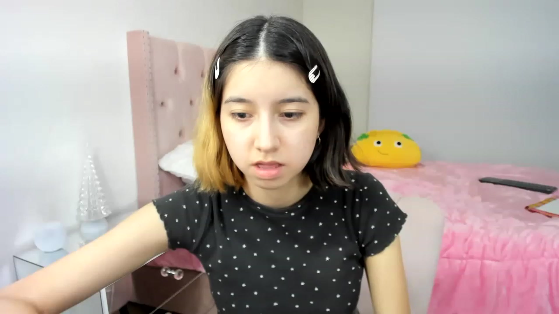 Gallery image thumbnail from Cherrycute666's myfreecams stream on, 11/27/2022, 03:05 image 14 of 20