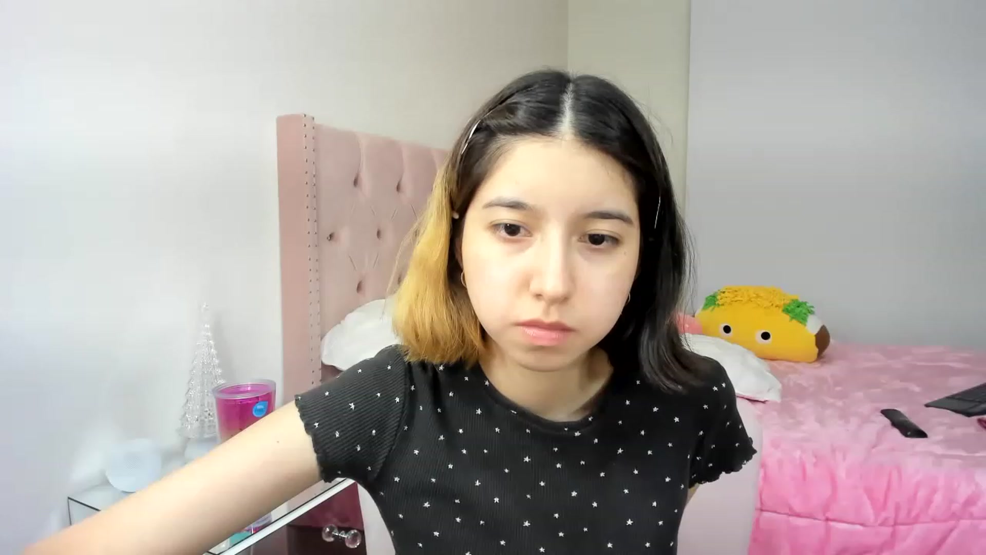 Gallery image thumbnail from Cherrycute666's myfreecams stream on, 11/27/2022, 05:33 image 18 of 20