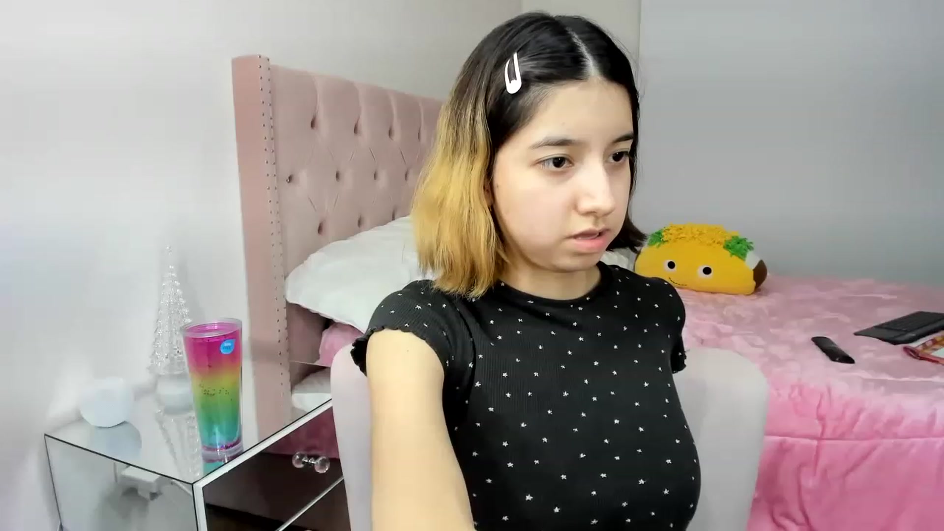 Gallery image thumbnail from Cherrycute666's myfreecams stream on, 11/27/2022, 05:33 image 3 of 20