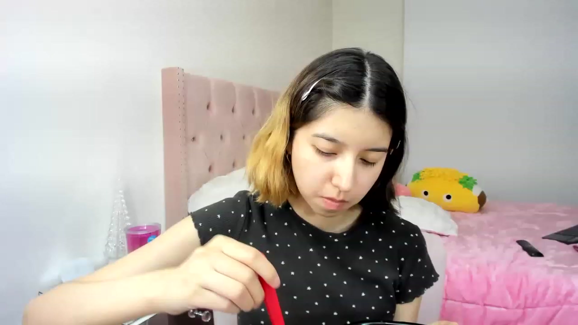 Gallery image thumbnail from Cherrycute666's myfreecams stream on, 11/27/2022, 05:33 image 19 of 20