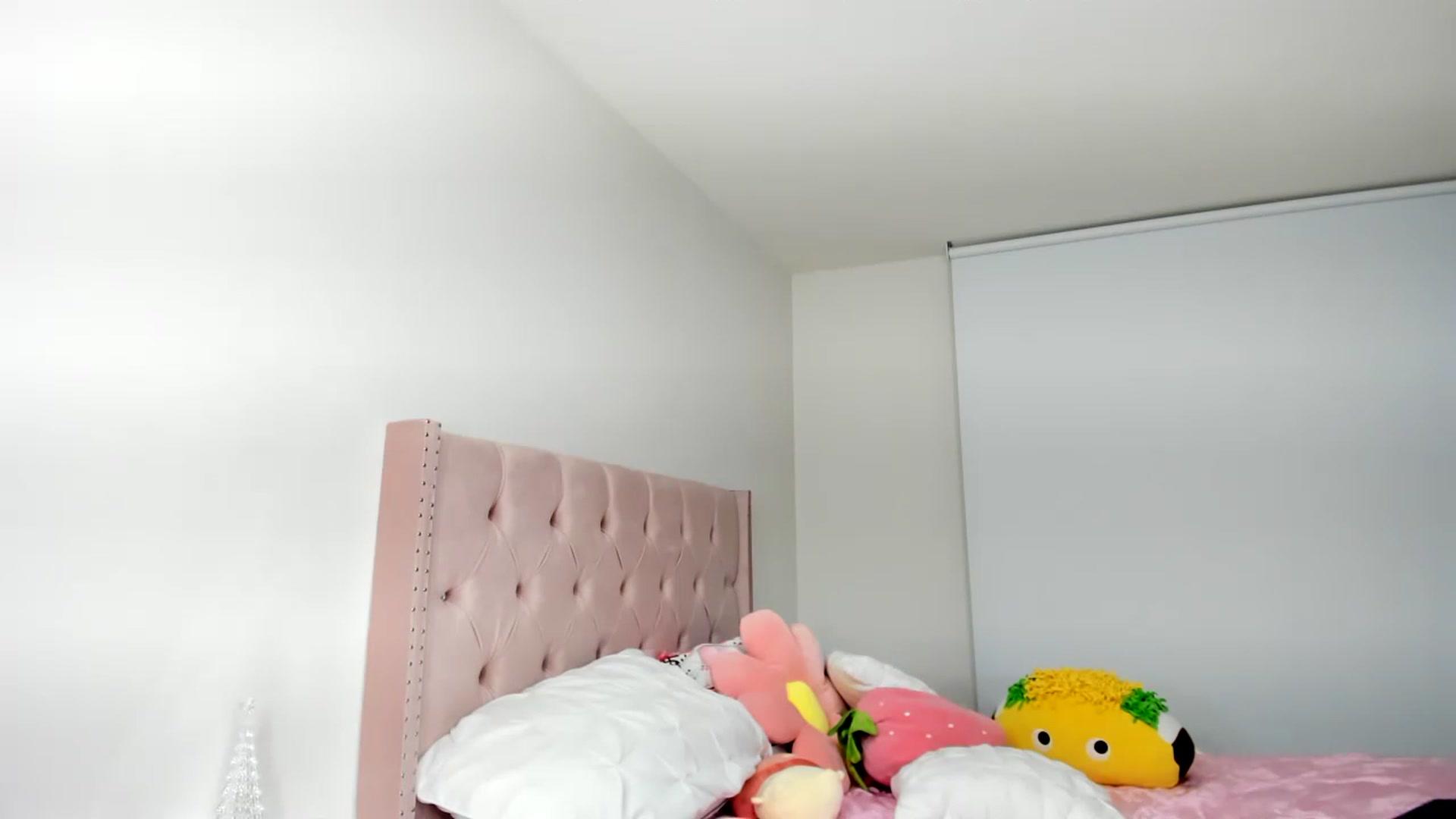 Gallery image thumbnail from Cherrycute666's myfreecams stream on, 11/27/2022, 05:33 image 12 of 20