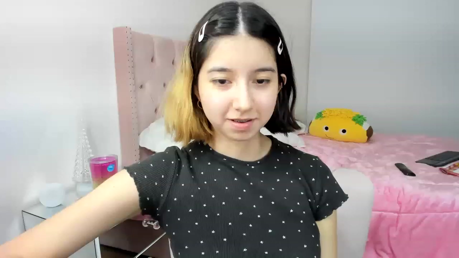 Gallery image thumbnail from Cherrycute666's myfreecams stream on, 11/27/2022, 05:33 image 2 of 20