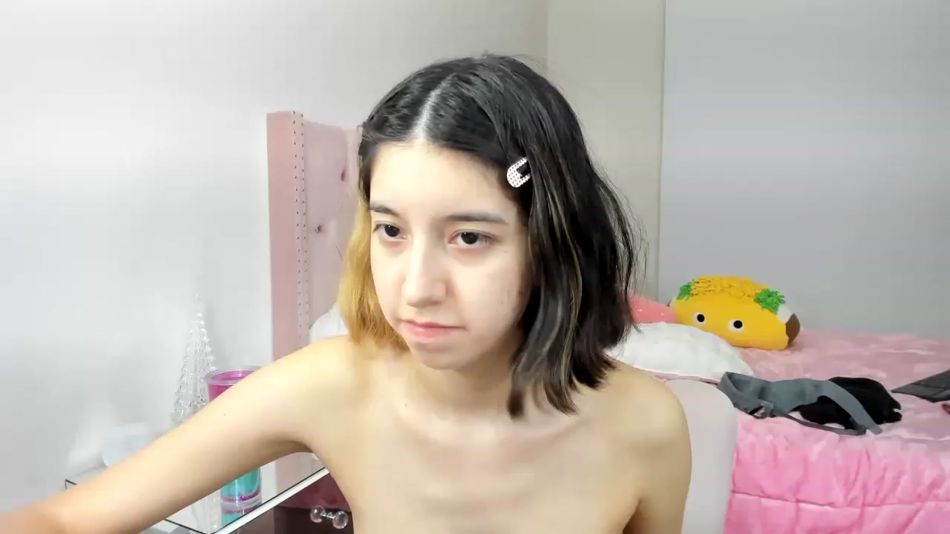 Gallery image thumbnail from Cherrycute666's myfreecams stream on, 11/27/2022, 05:33 image 15 of 20