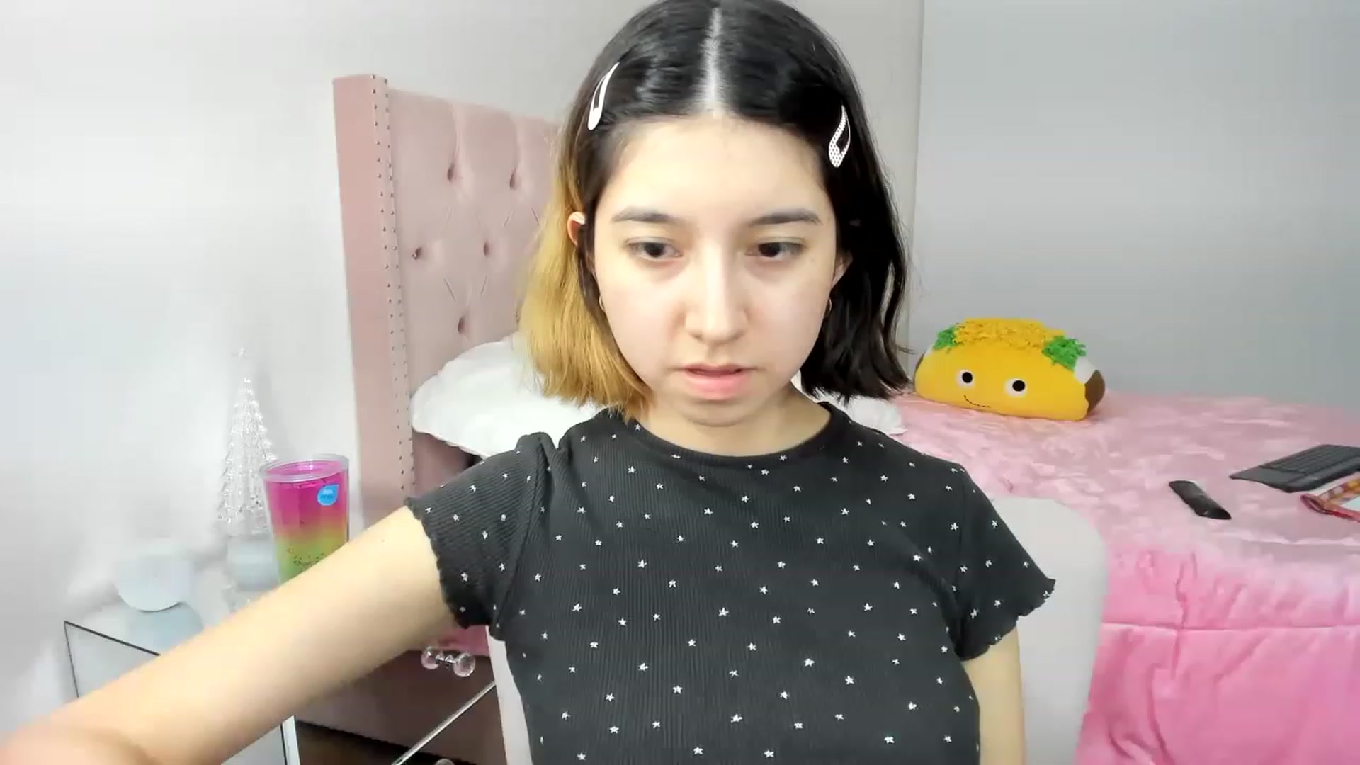 Gallery image thumbnail from Cherrycute666's myfreecams stream on, 11/27/2022, 05:33 image 4 of 20