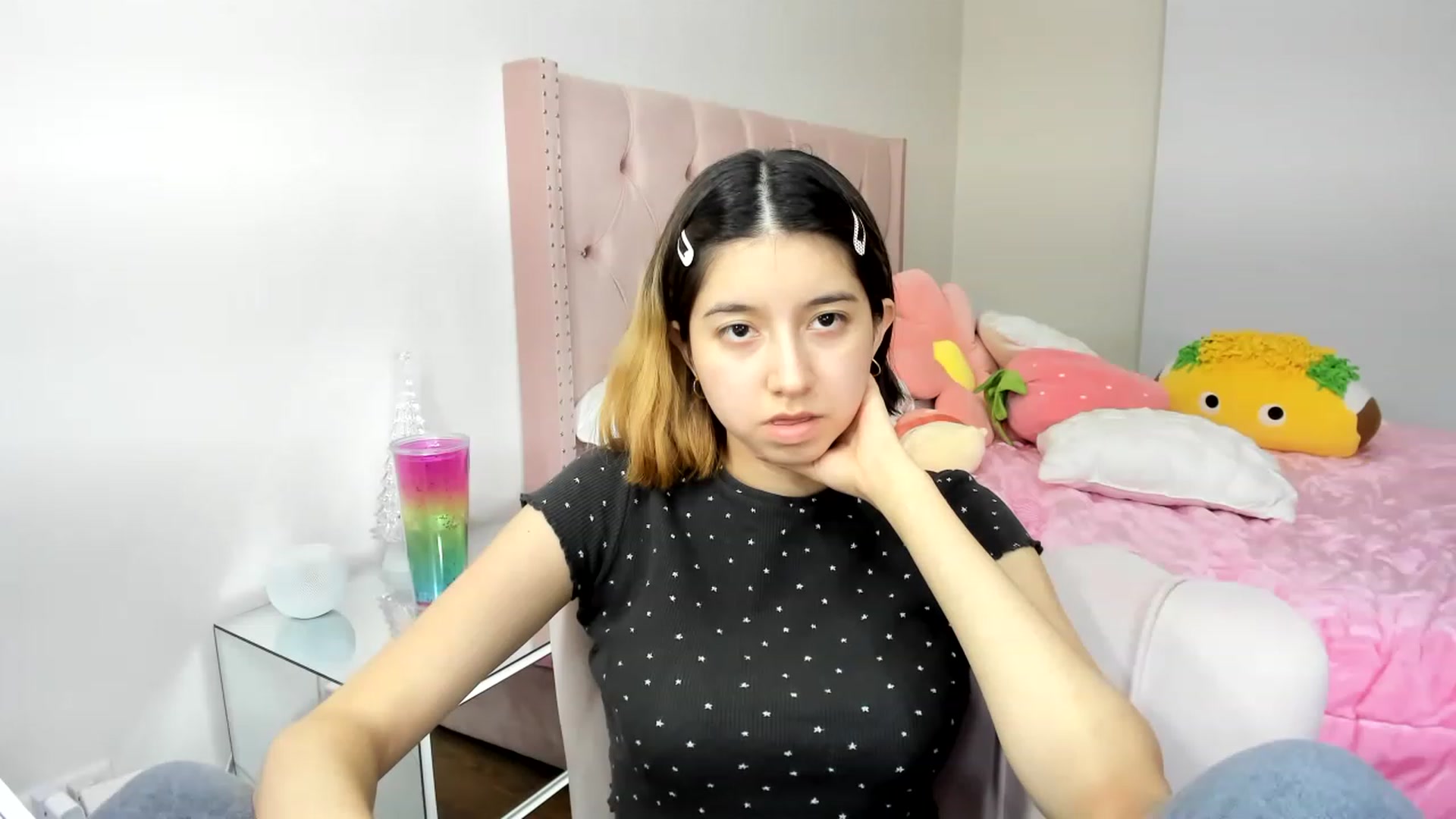 Gallery image thumbnail from Cherrycute666's myfreecams stream on, 11/27/2022, 07:33 image 11 of 20