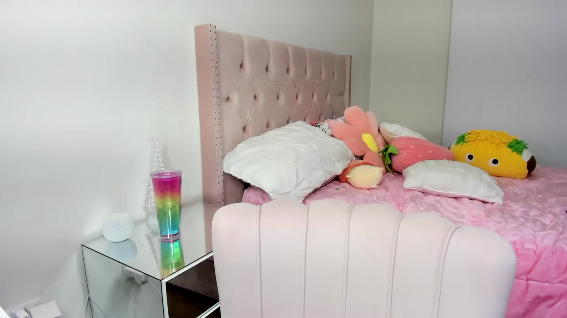 Gallery image thumbnail from Cherrycute666's myfreecams stream on, 11/27/2022, 07:33 image 15 of 20