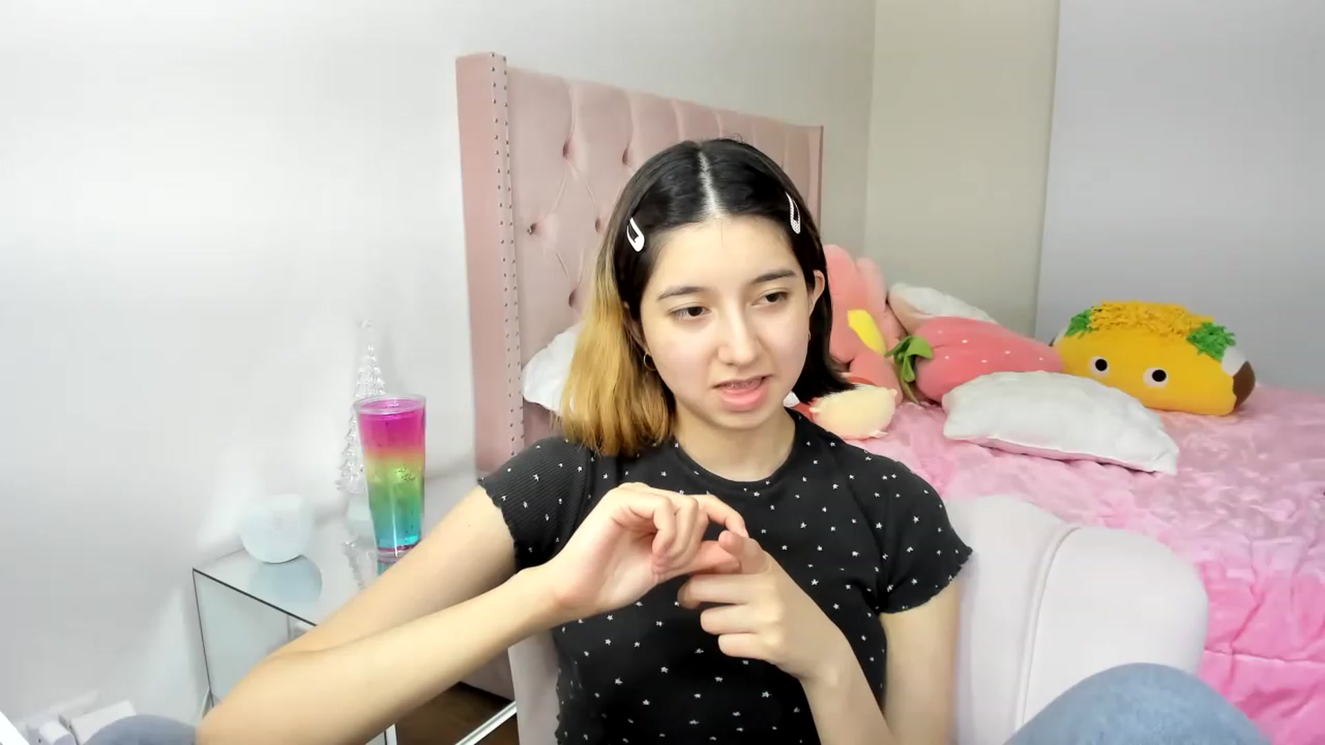 Gallery image thumbnail from Cherrycute666's myfreecams stream on, 11/27/2022, 07:33 image 12 of 20