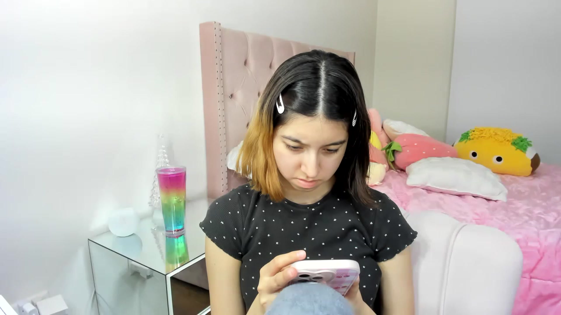 Gallery image thumbnail from Cherrycute666's myfreecams stream on, 11/27/2022, 07:33 image 8 of 20