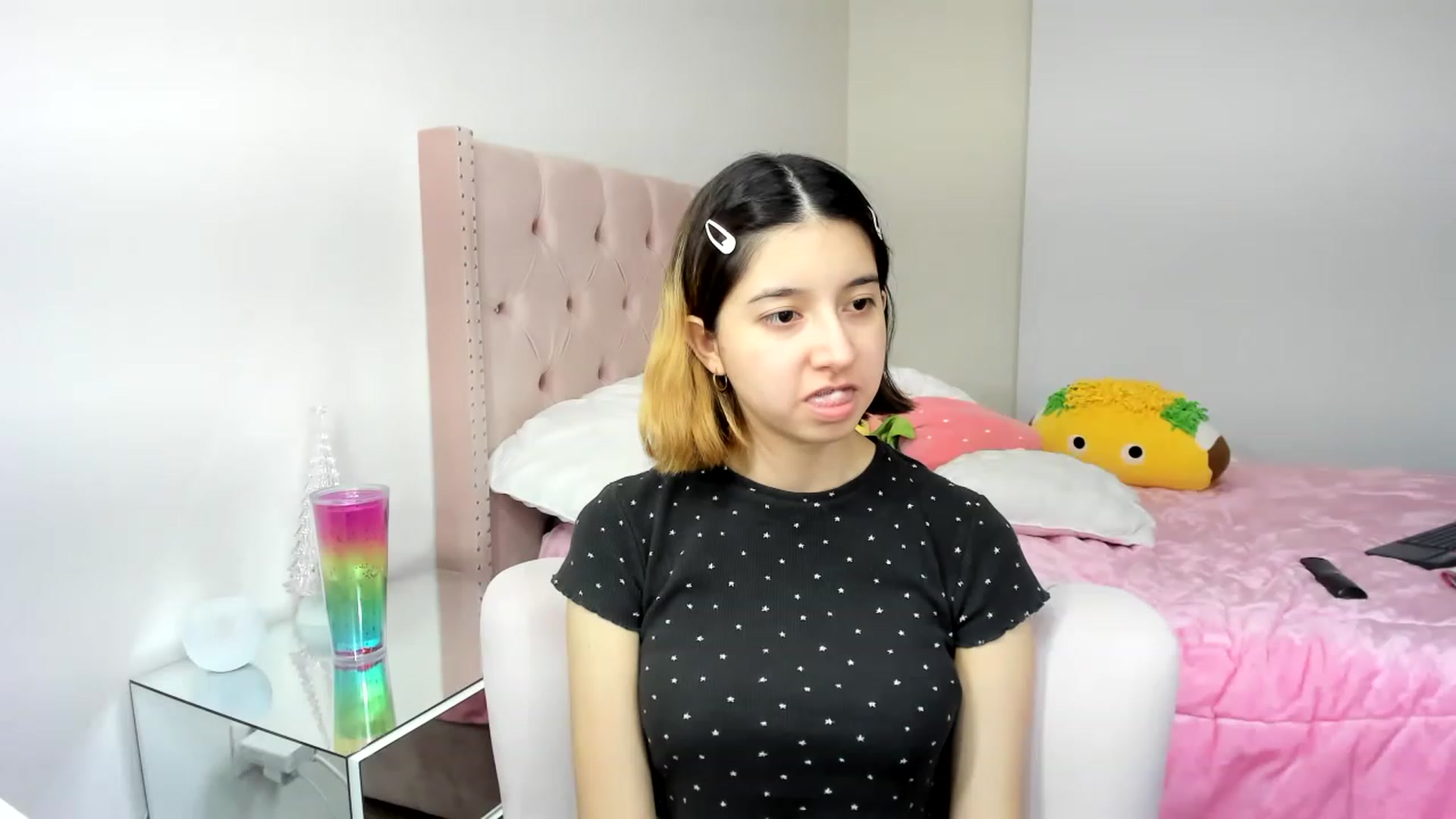 Gallery image thumbnail from Cherrycute666's myfreecams stream on, 11/27/2022, 07:33 image 6 of 20