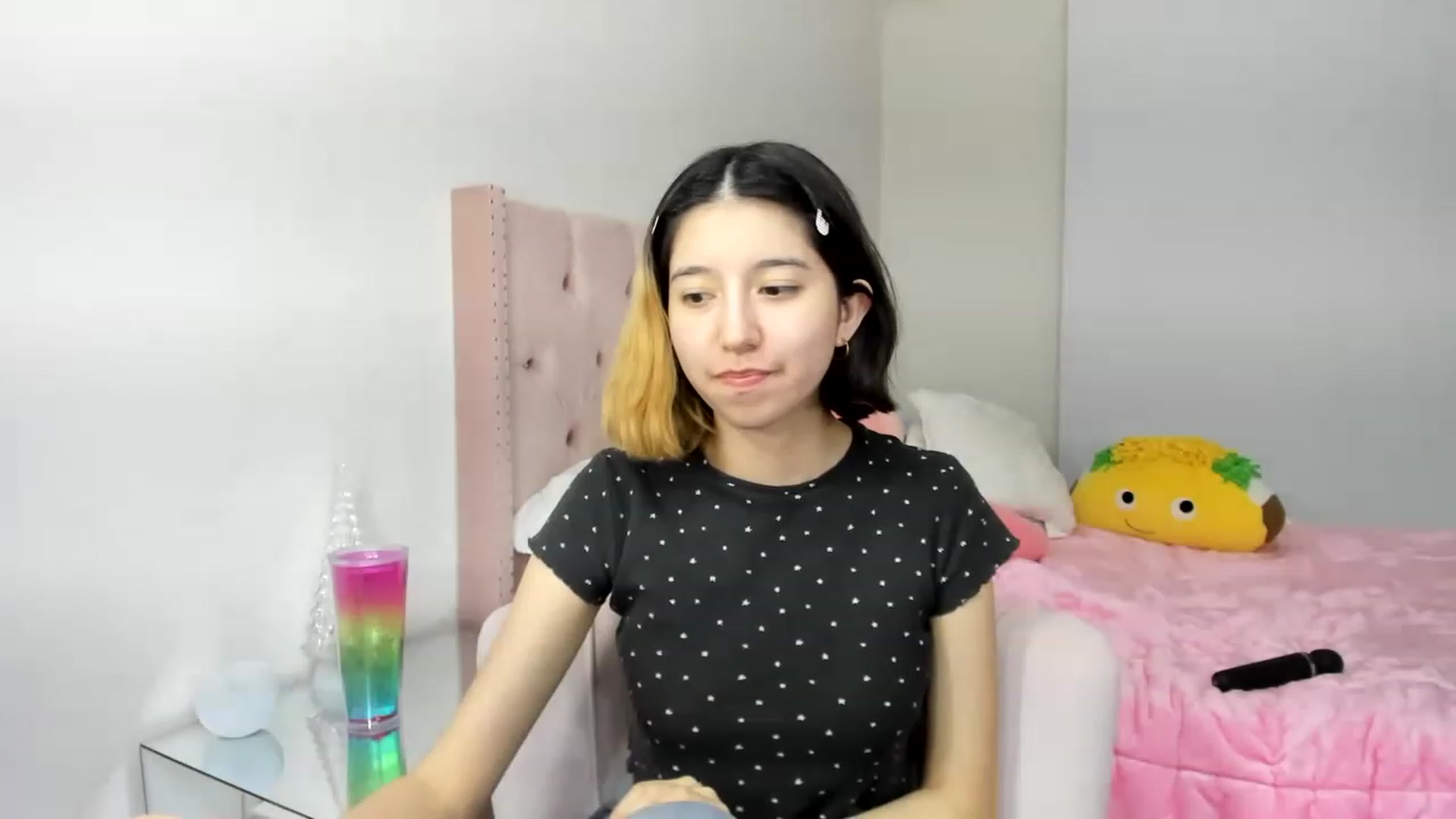 Gallery image thumbnail from Cherrycute666's myfreecams stream on, 11/27/2022, 10:15 image 3 of 20